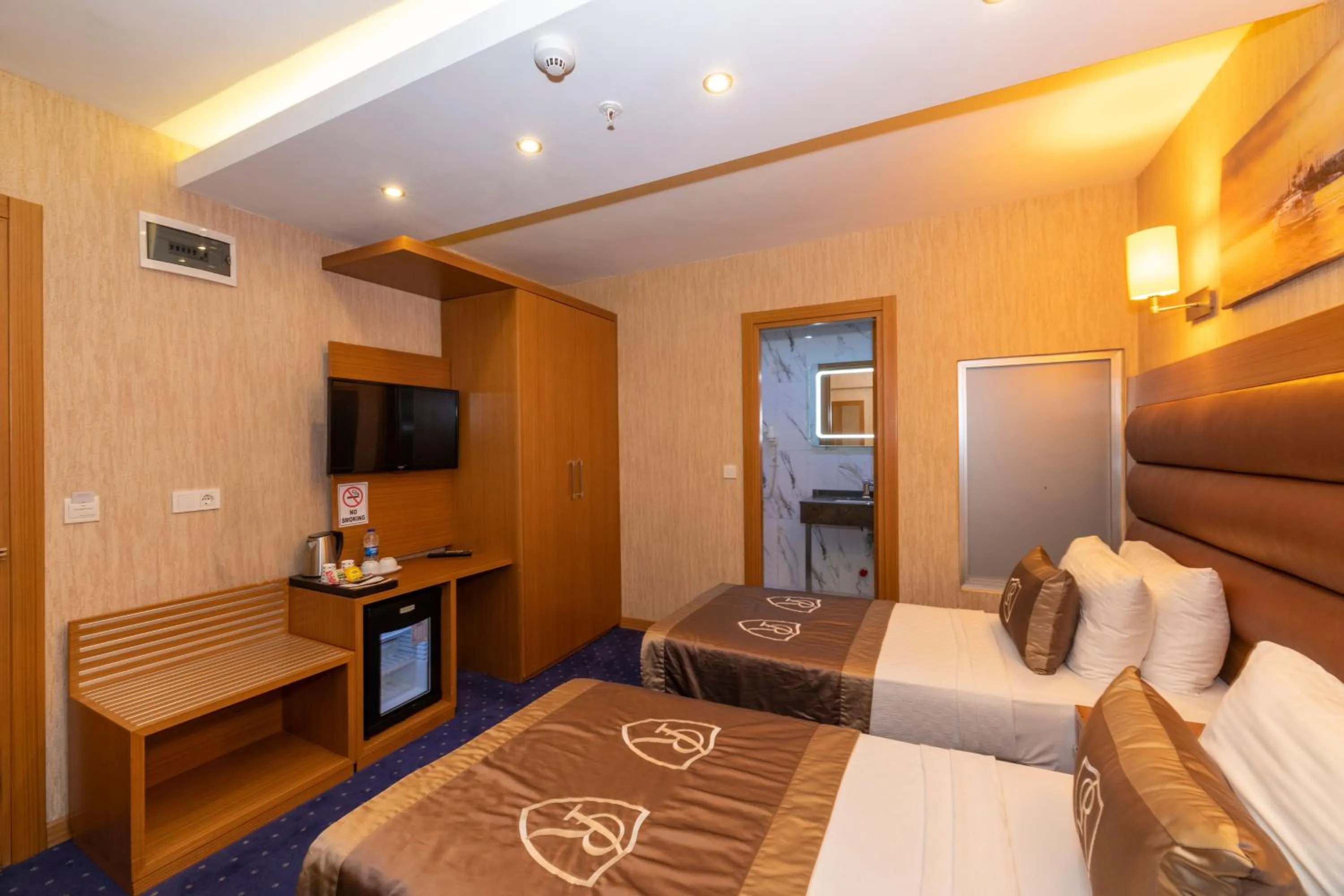 Photo of the whole room, Bed in Regno Hotel