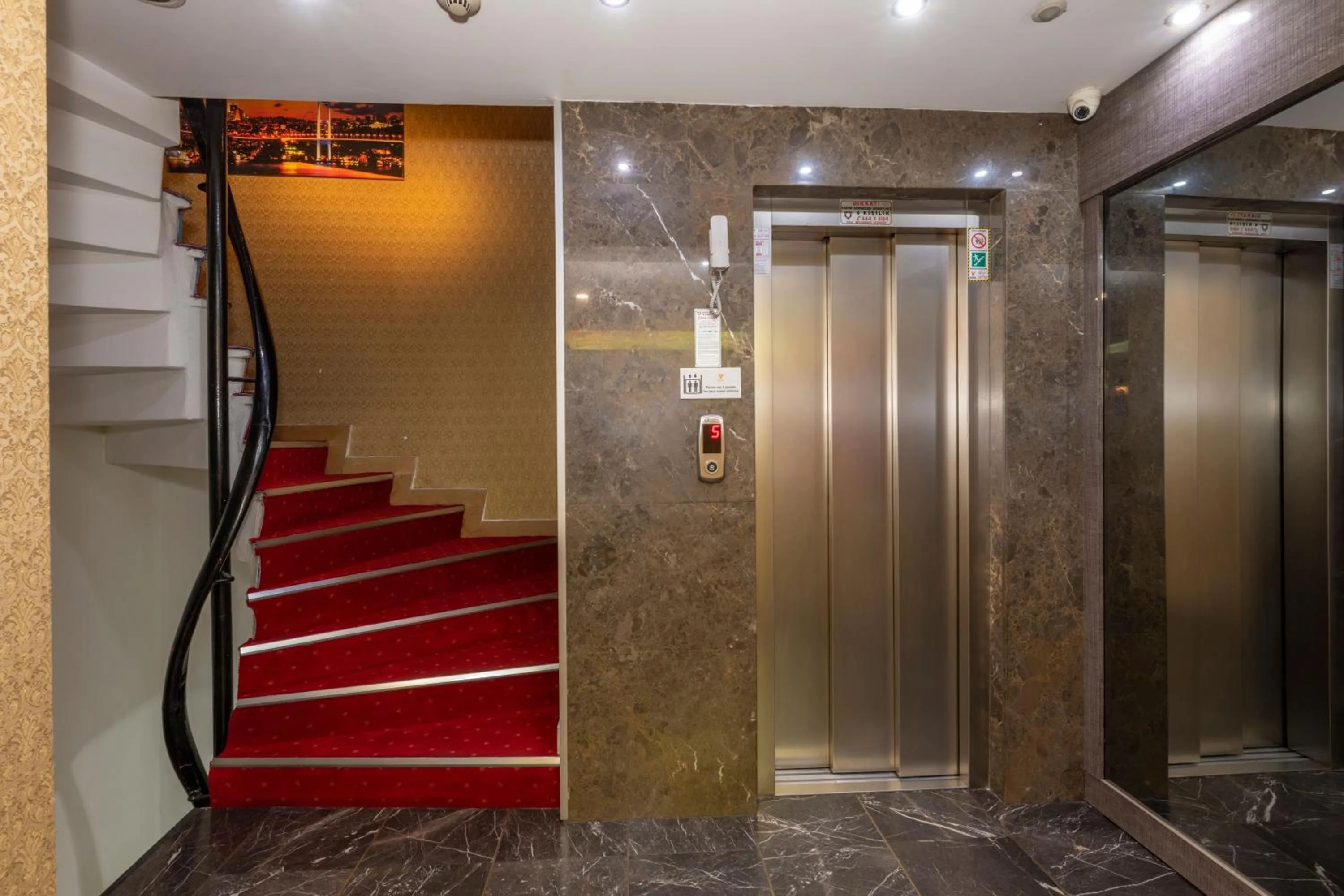 Facade/entrance in Regno Hotel