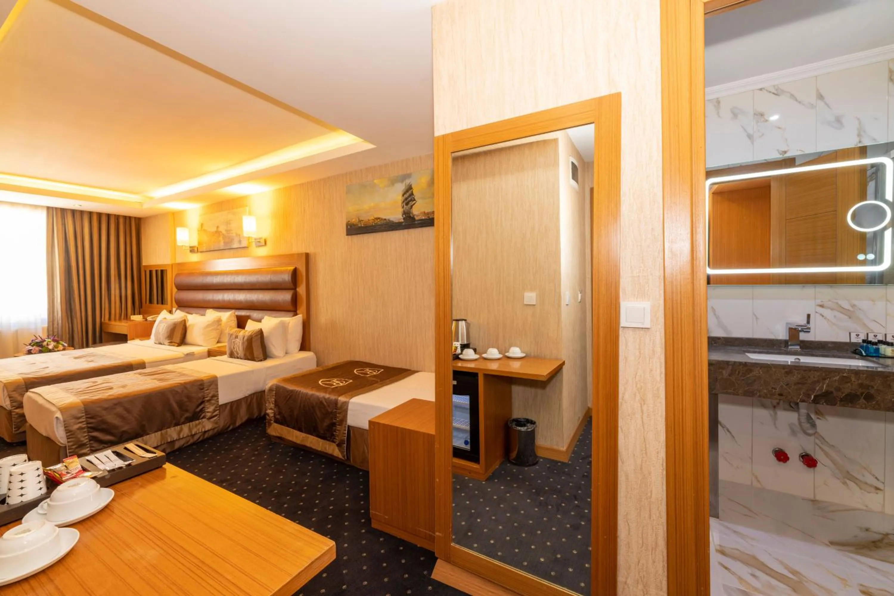 Photo of the whole room, Bed in Regno Hotel