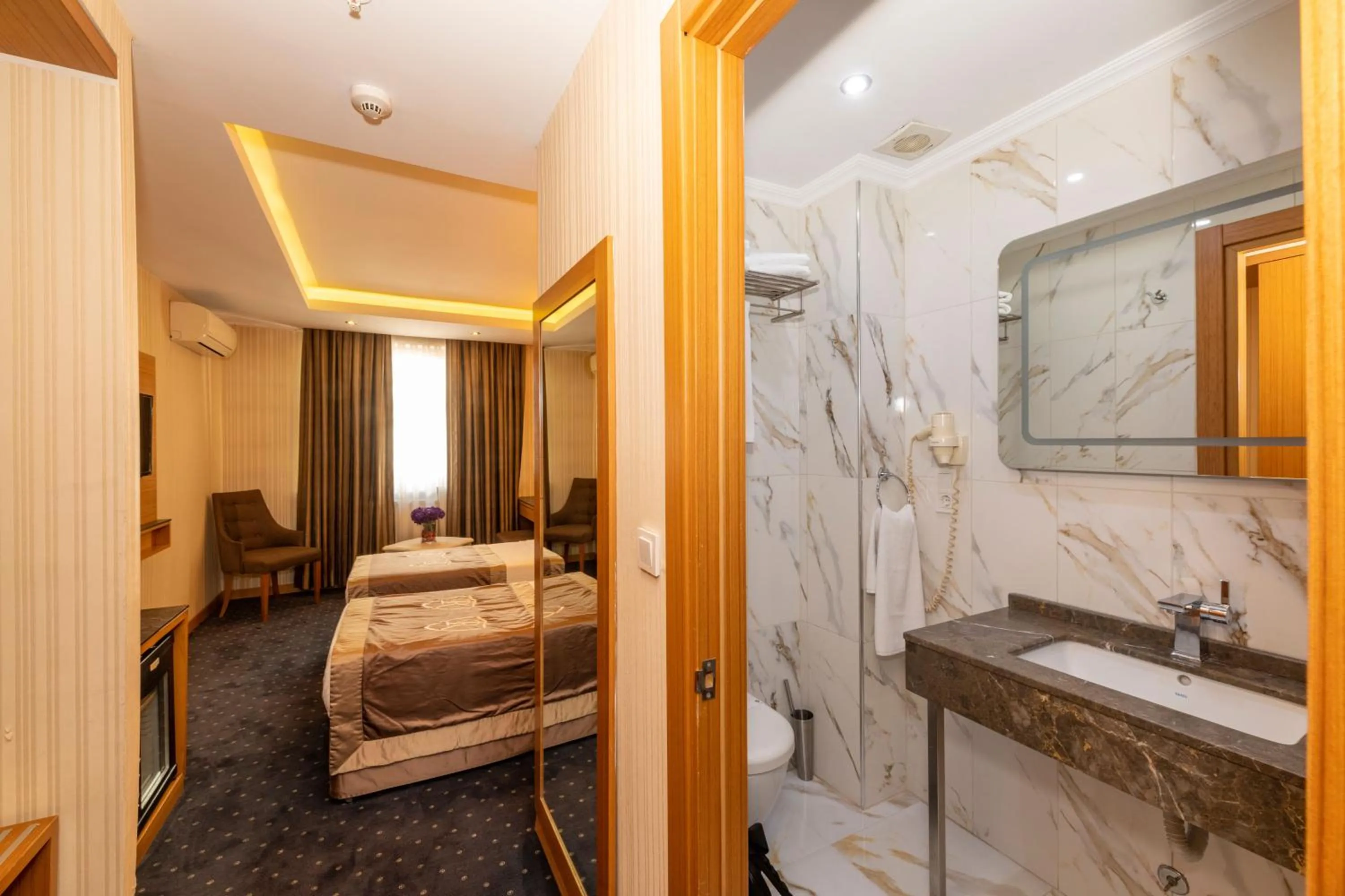 Photo of the whole room, Bed in Regno Hotel