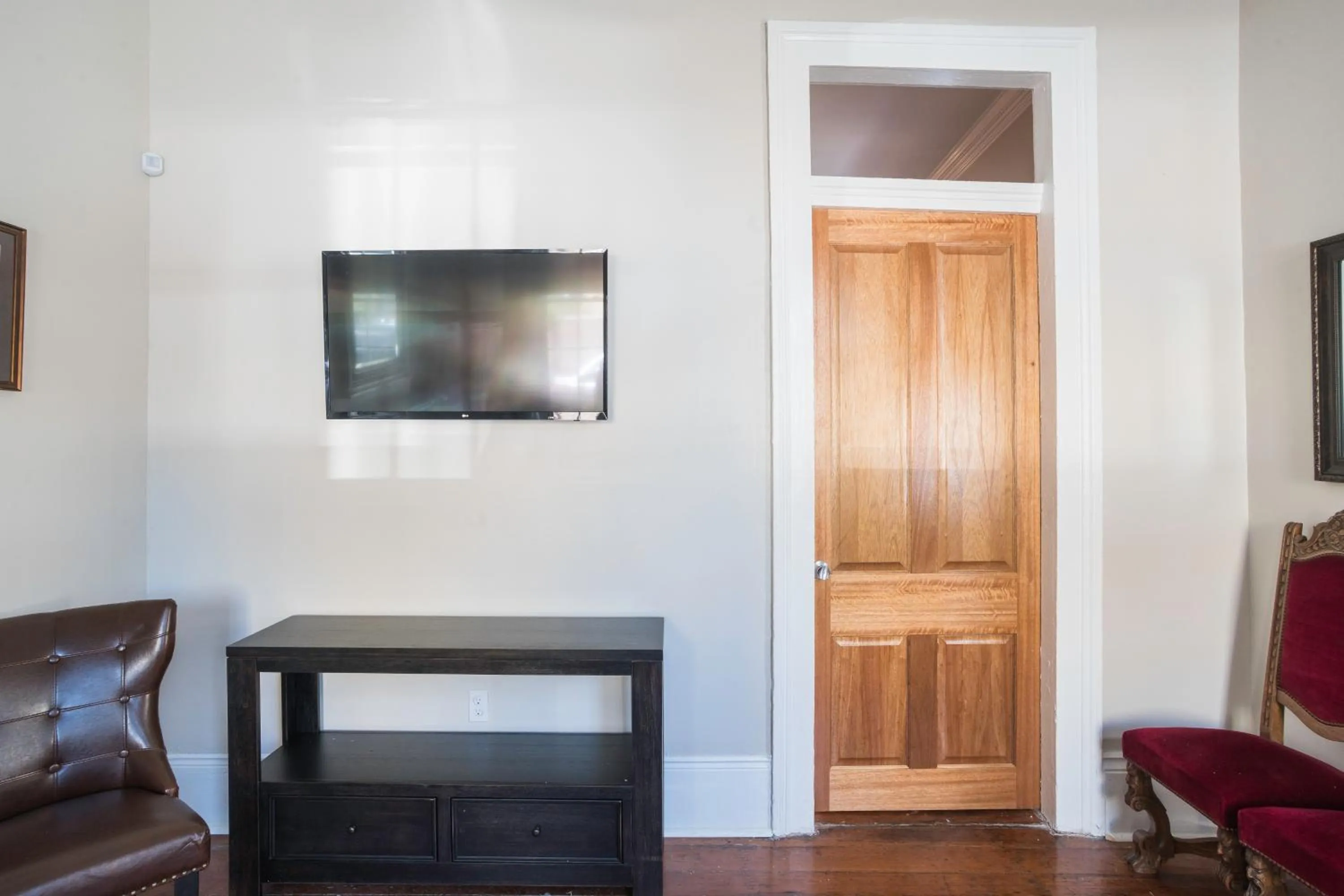 Living room in Crescent City Cottage
