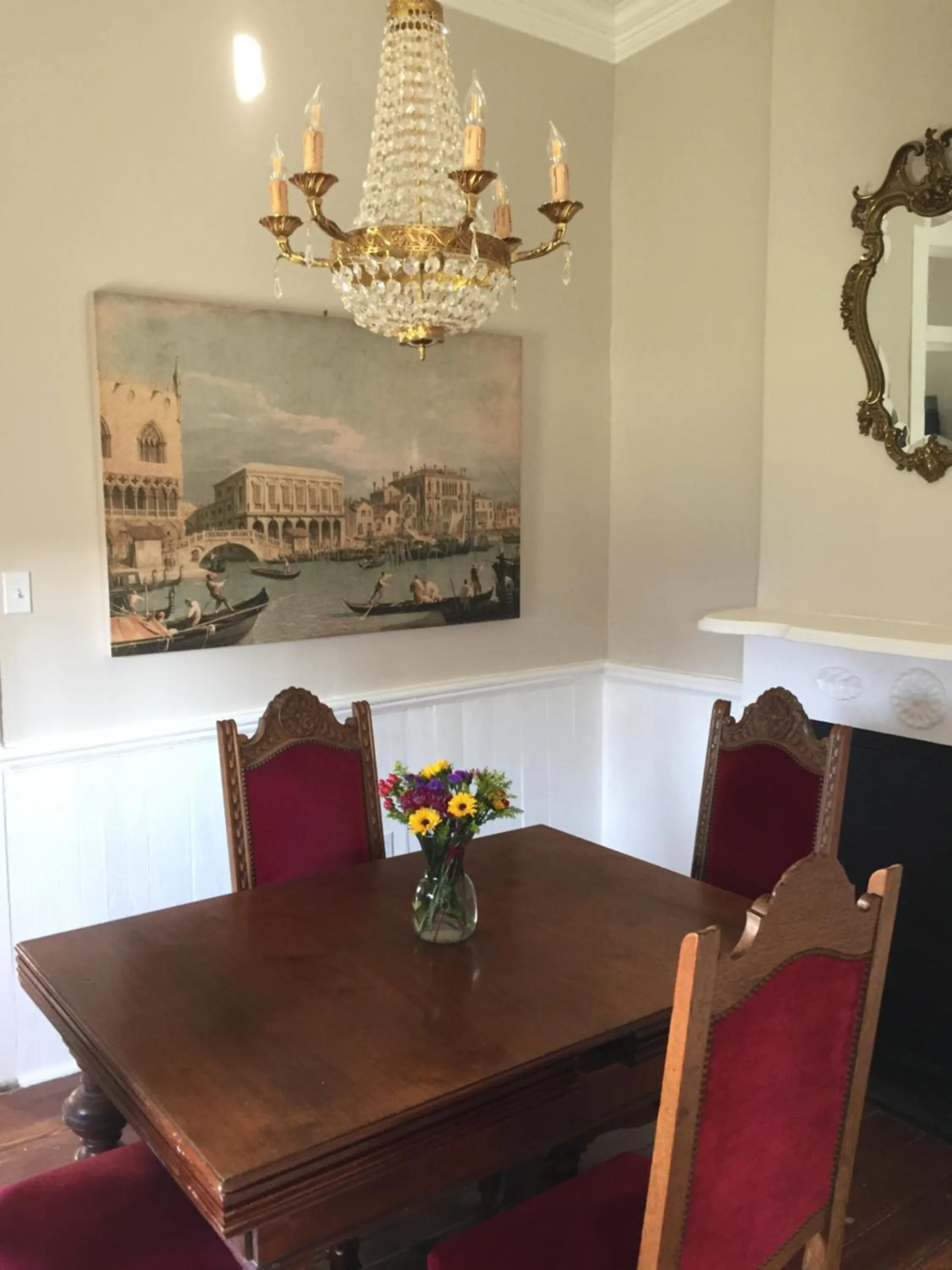 Dining area in Crescent City Cottage