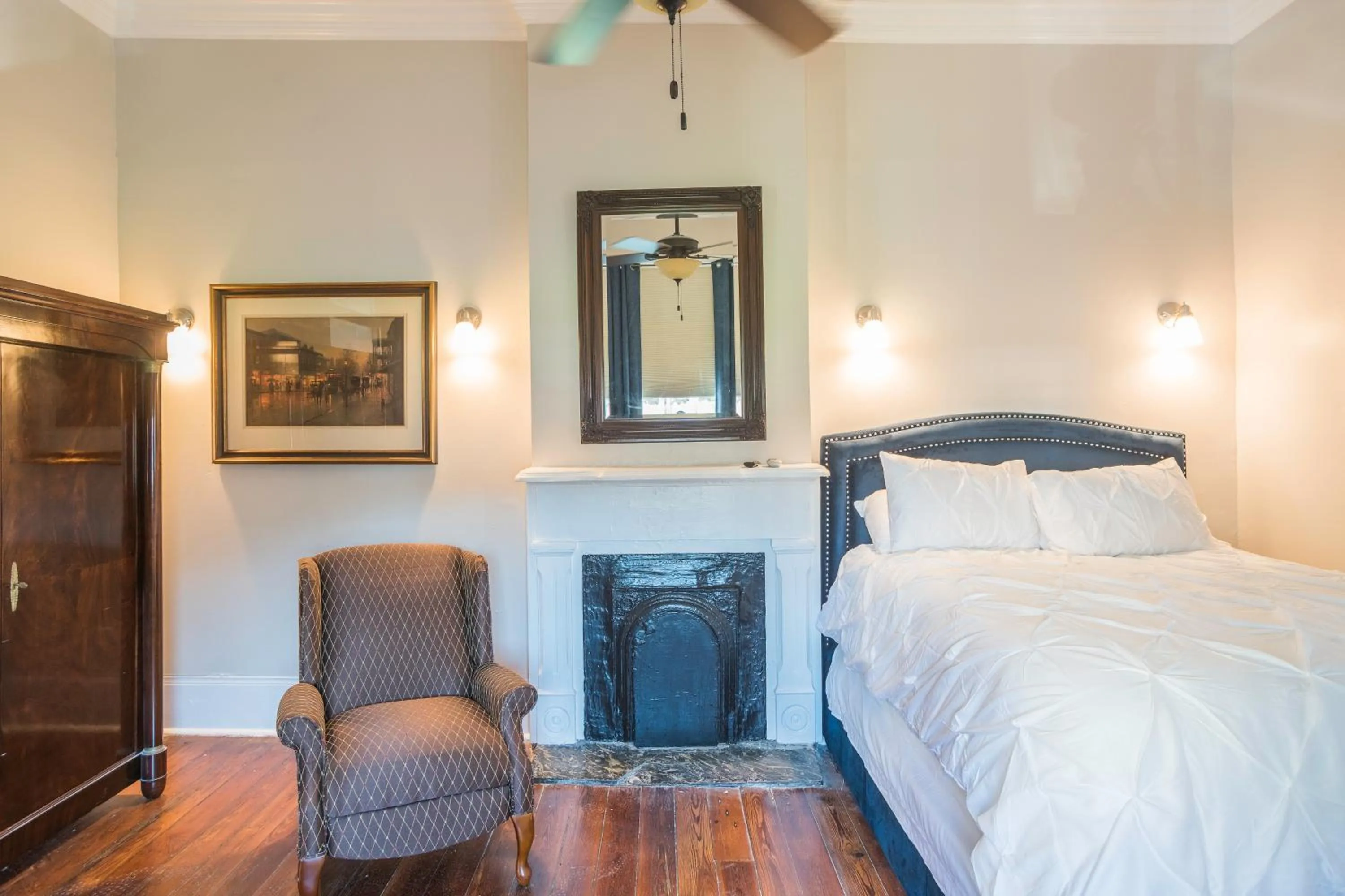 Bed in Crescent City Cottage