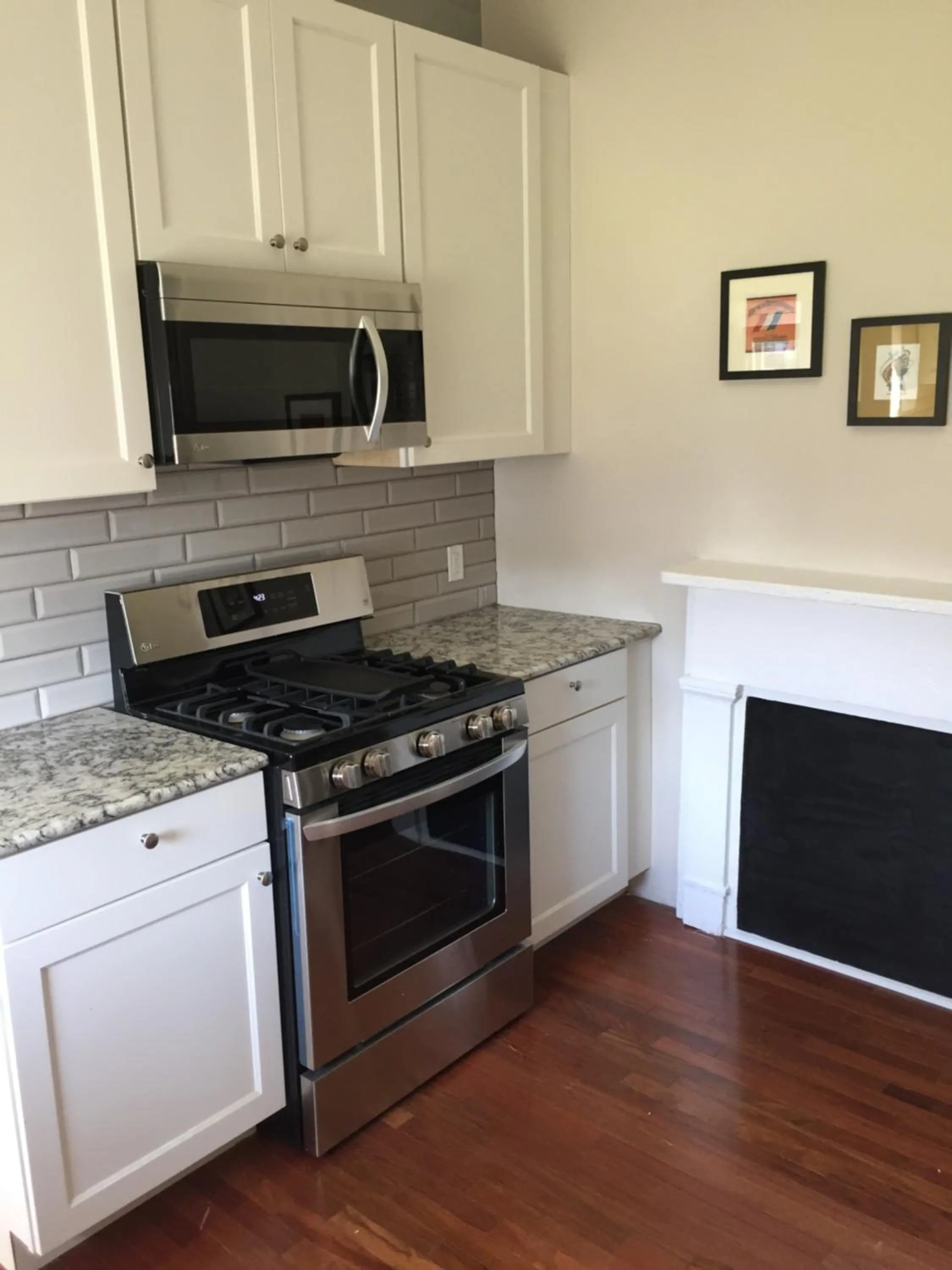 Kitchen or kitchenette in Crescent City Cottage