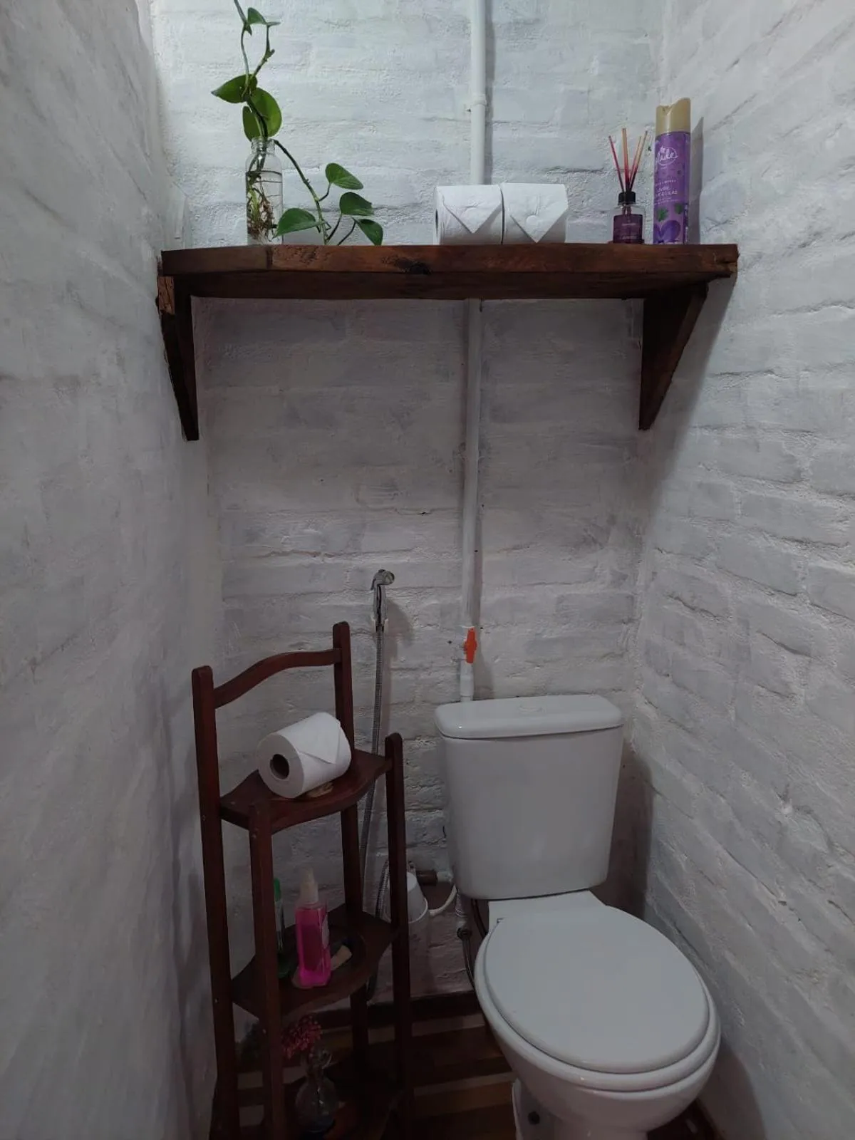Toilet in Chalé Rustic House