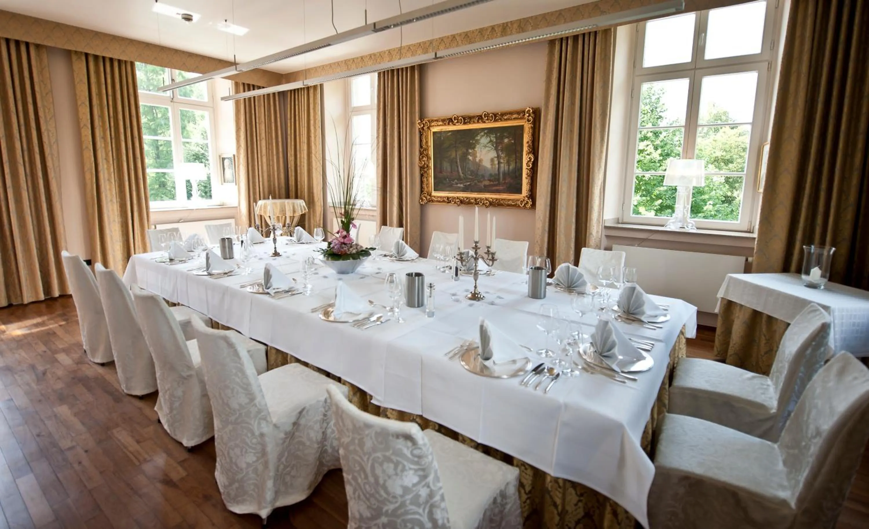 Restaurant/places to eat in Schloss Berge