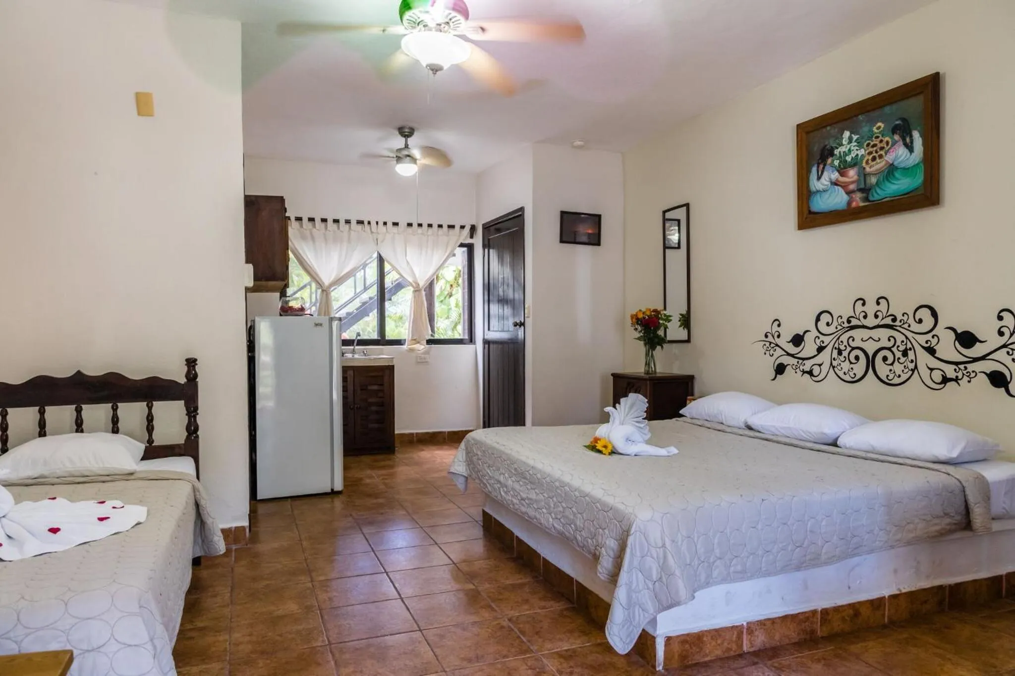 Photo of the whole room, Bed in Moonshine Hotel