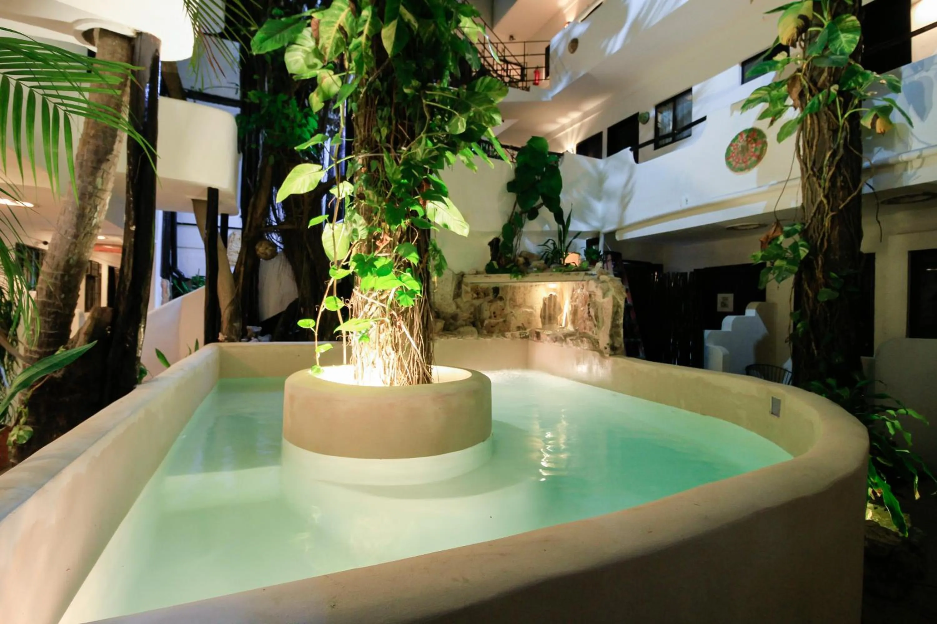 Swimming pool in Moonshine Hotel