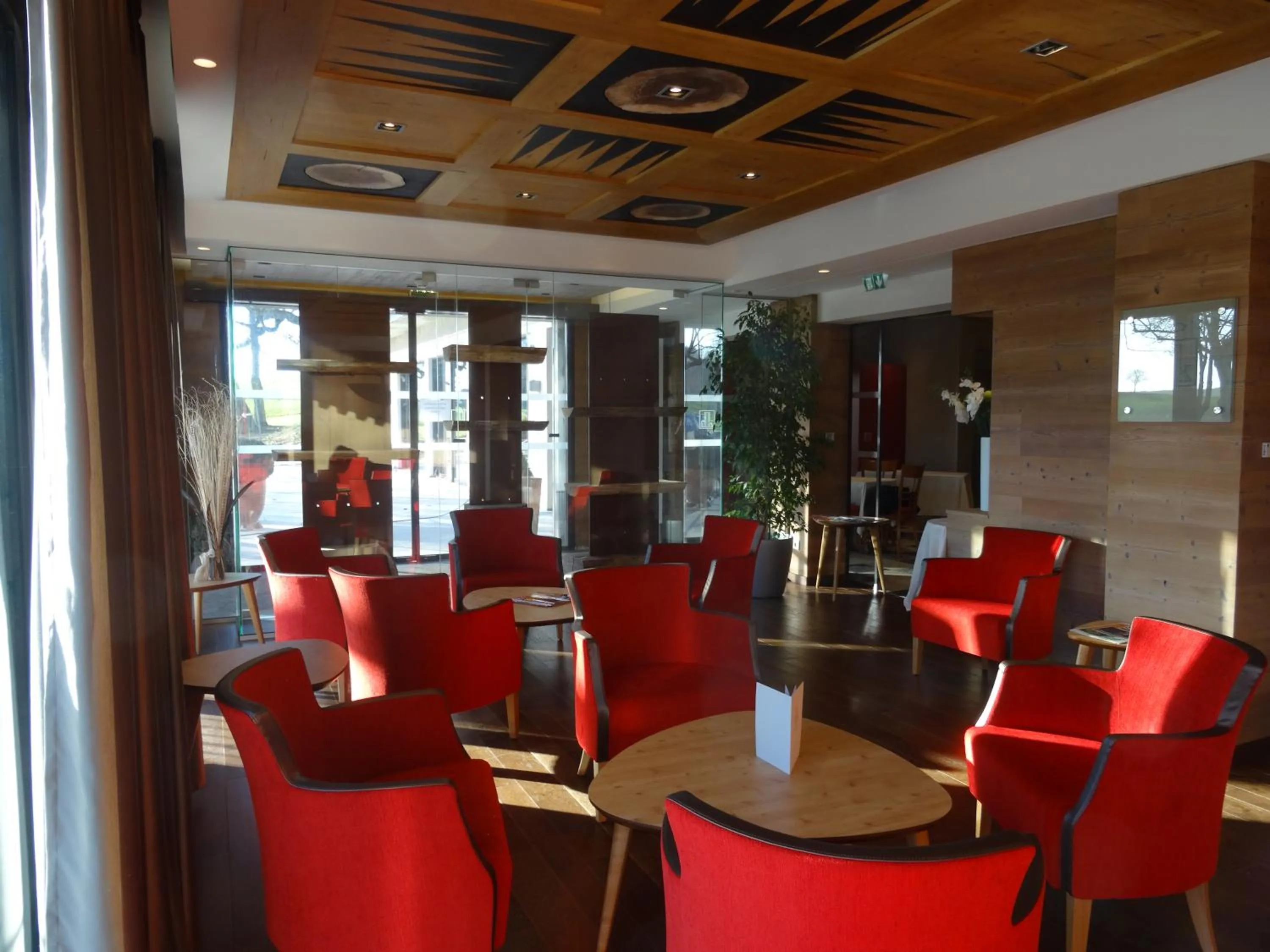 Lounge or bar in Hôtel Restaurant Logis Auberge Sundgovienne