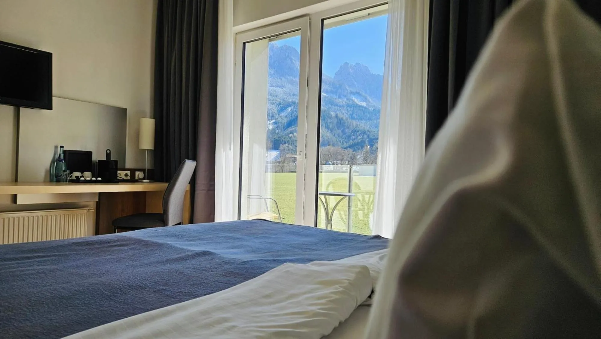 Photo of the whole room, Bed in Hotel Spirodom