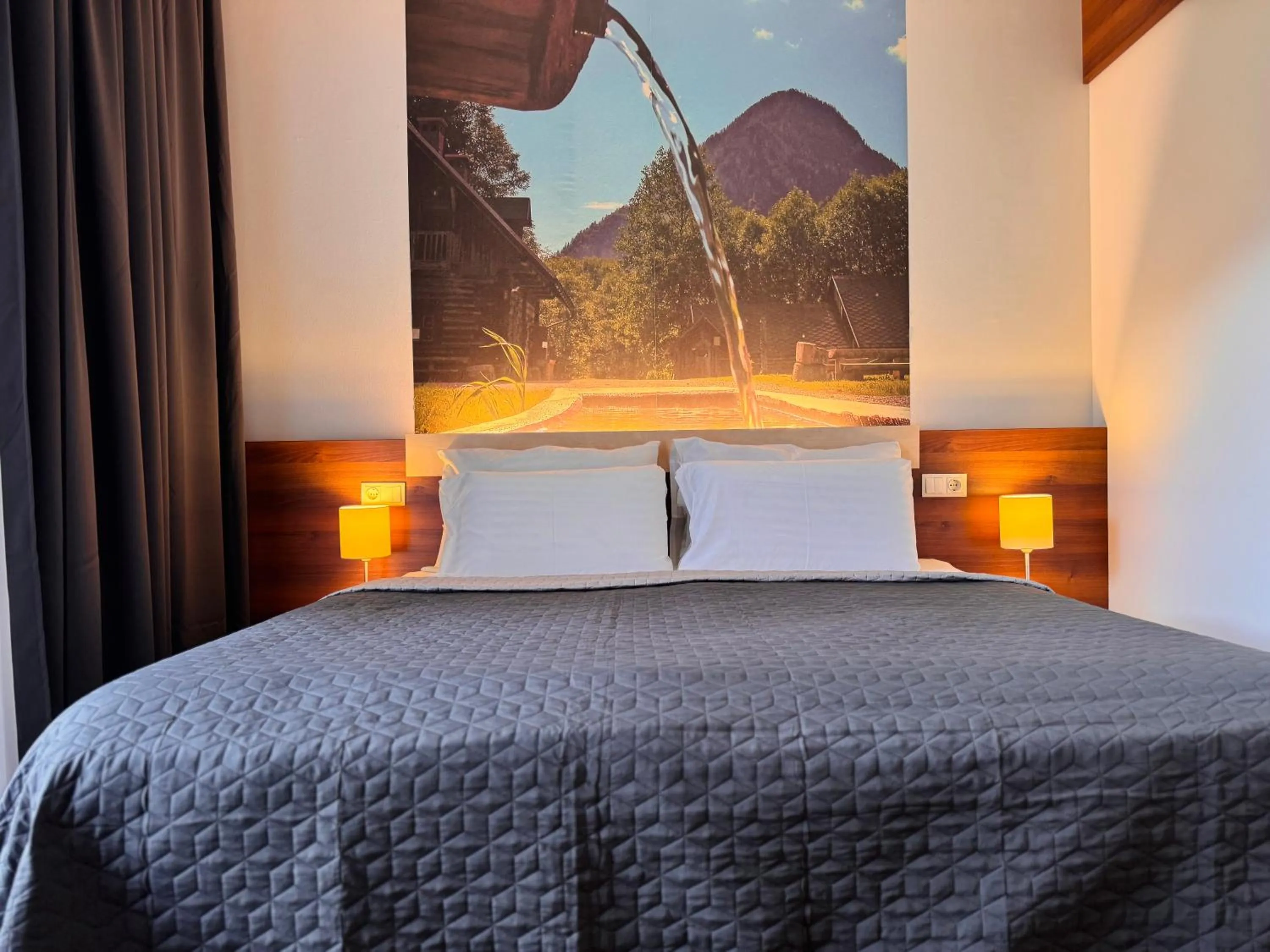 Bedroom, Bed in Hotel Spirodom