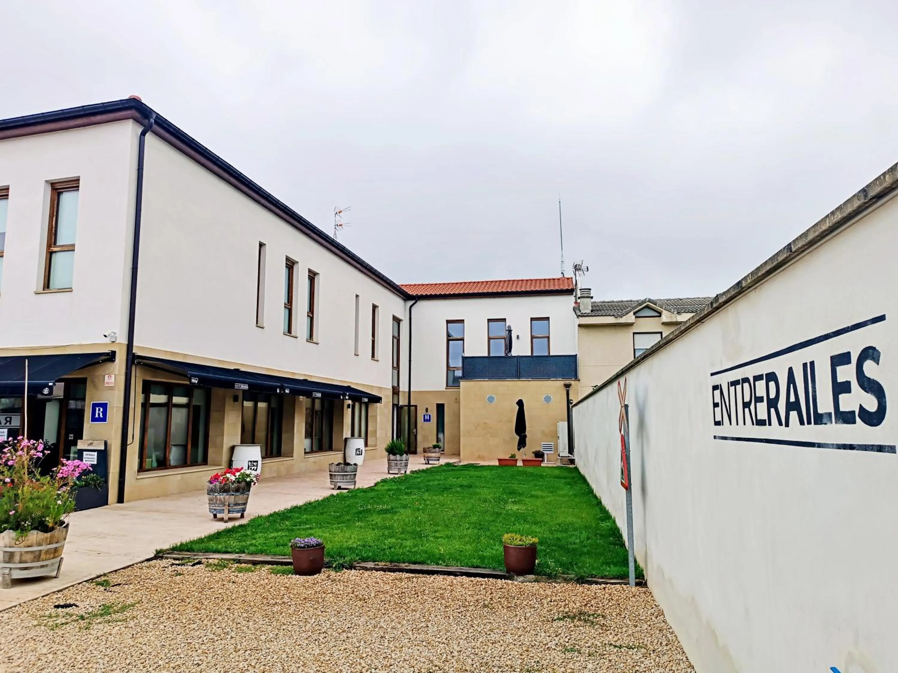 Property building in Hotel Entrerailes