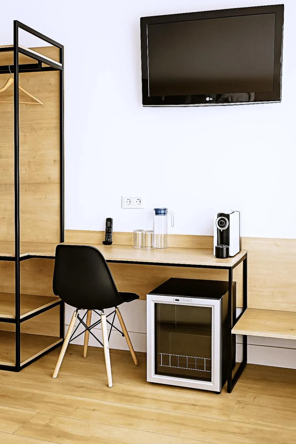 TV and multimedia in Hotel Entrerailes