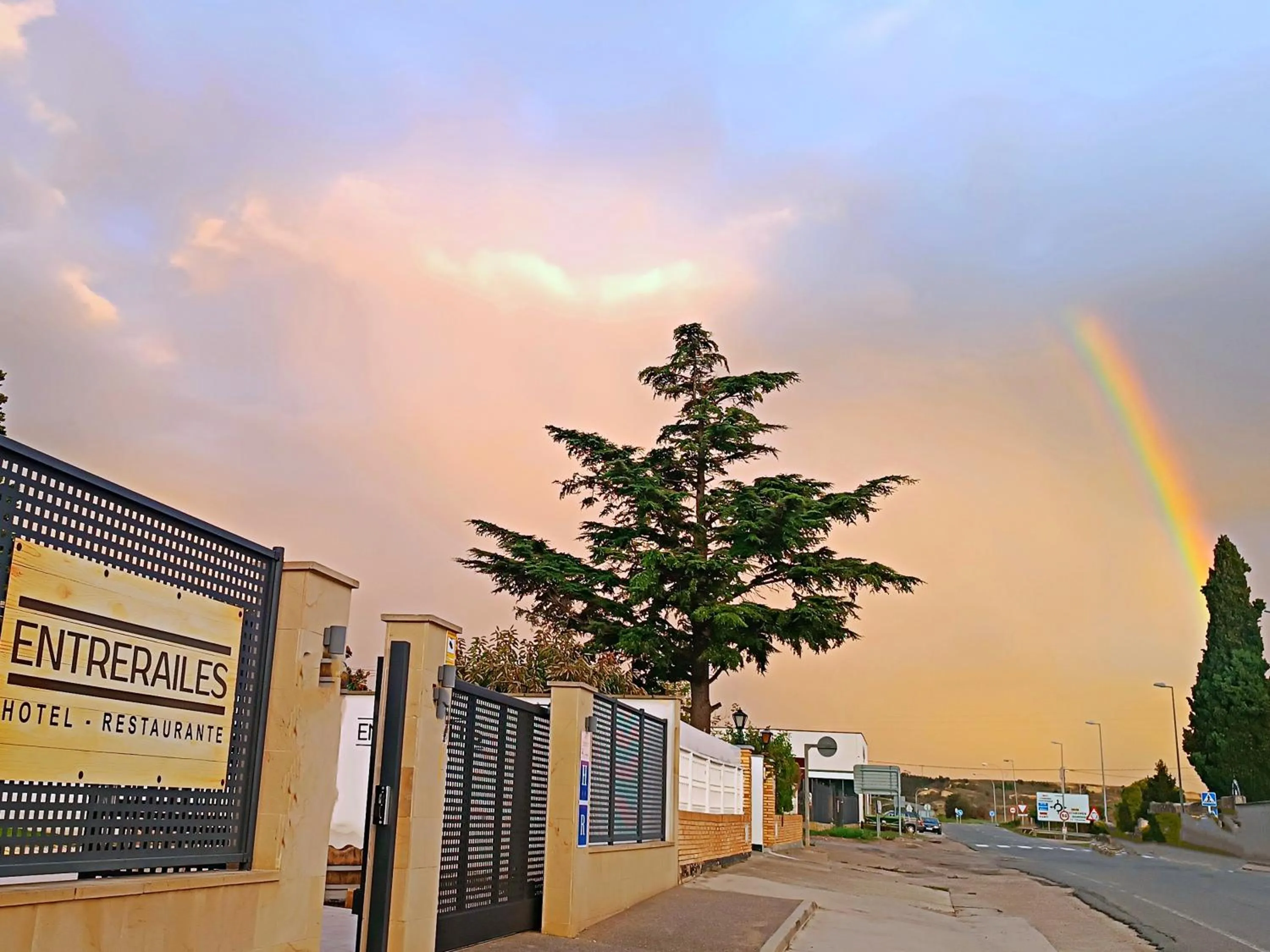 Day in Hotel Entrerailes