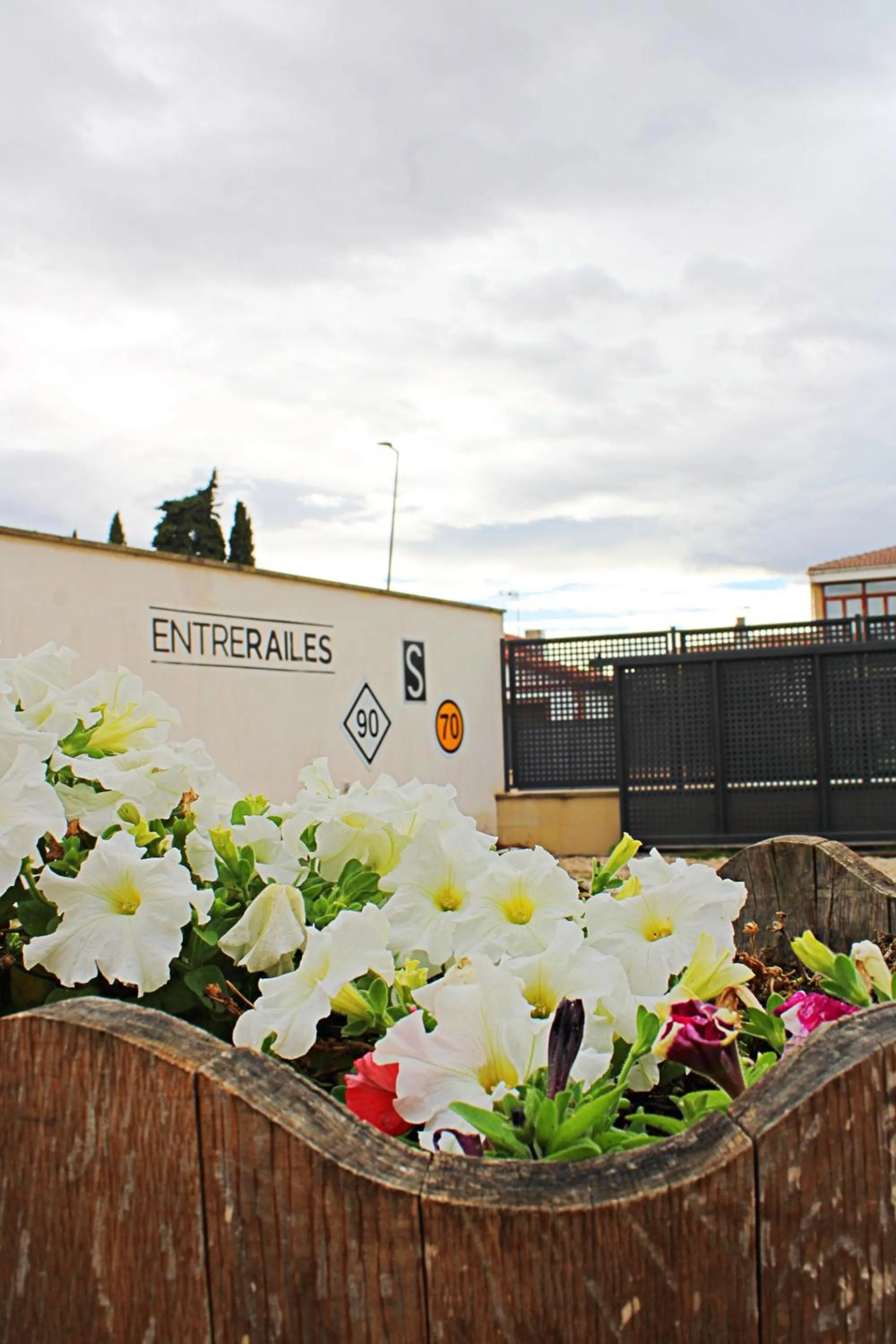 Property building in Hotel Entrerailes