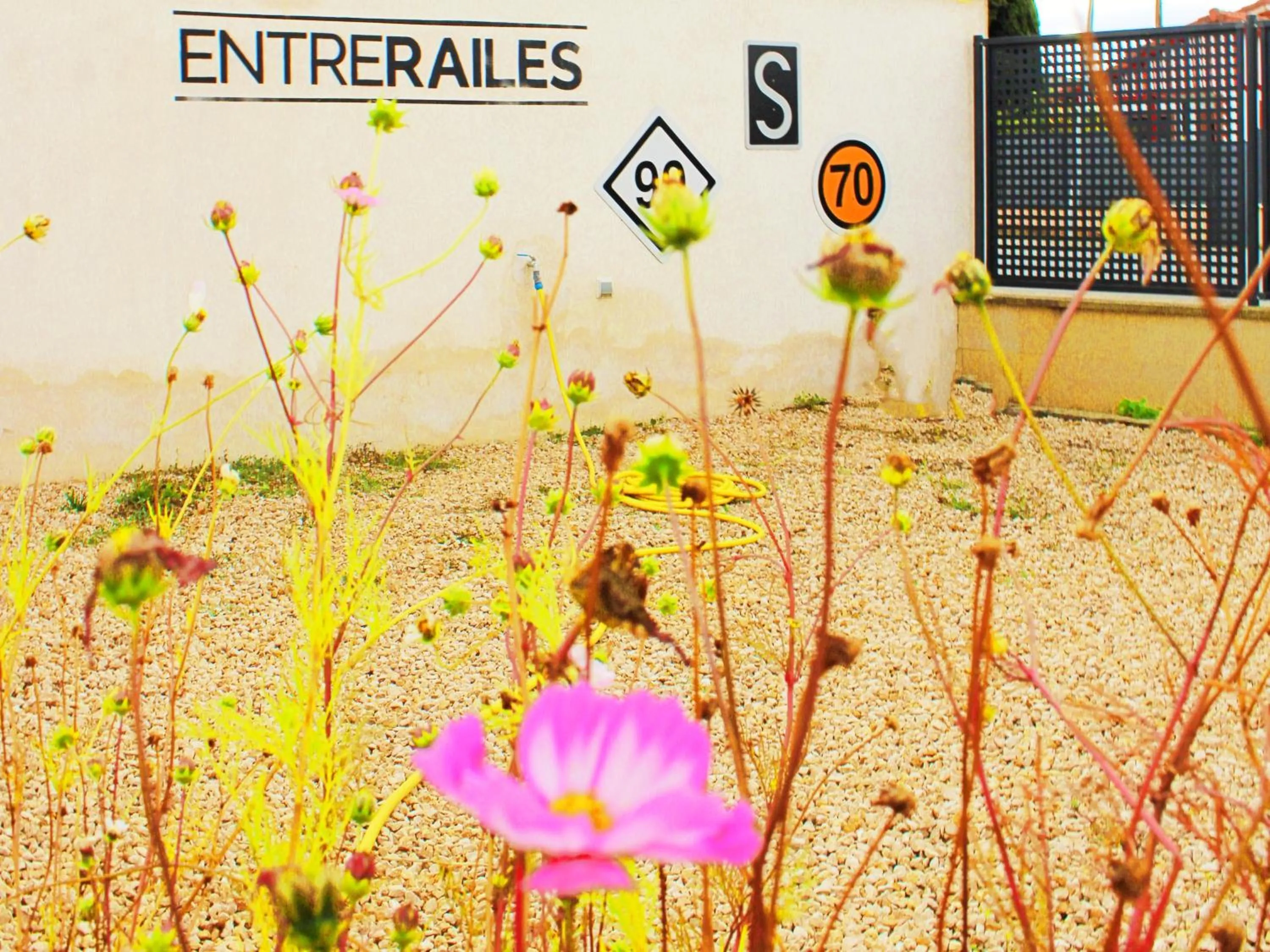 Property building in Hotel Entrerailes