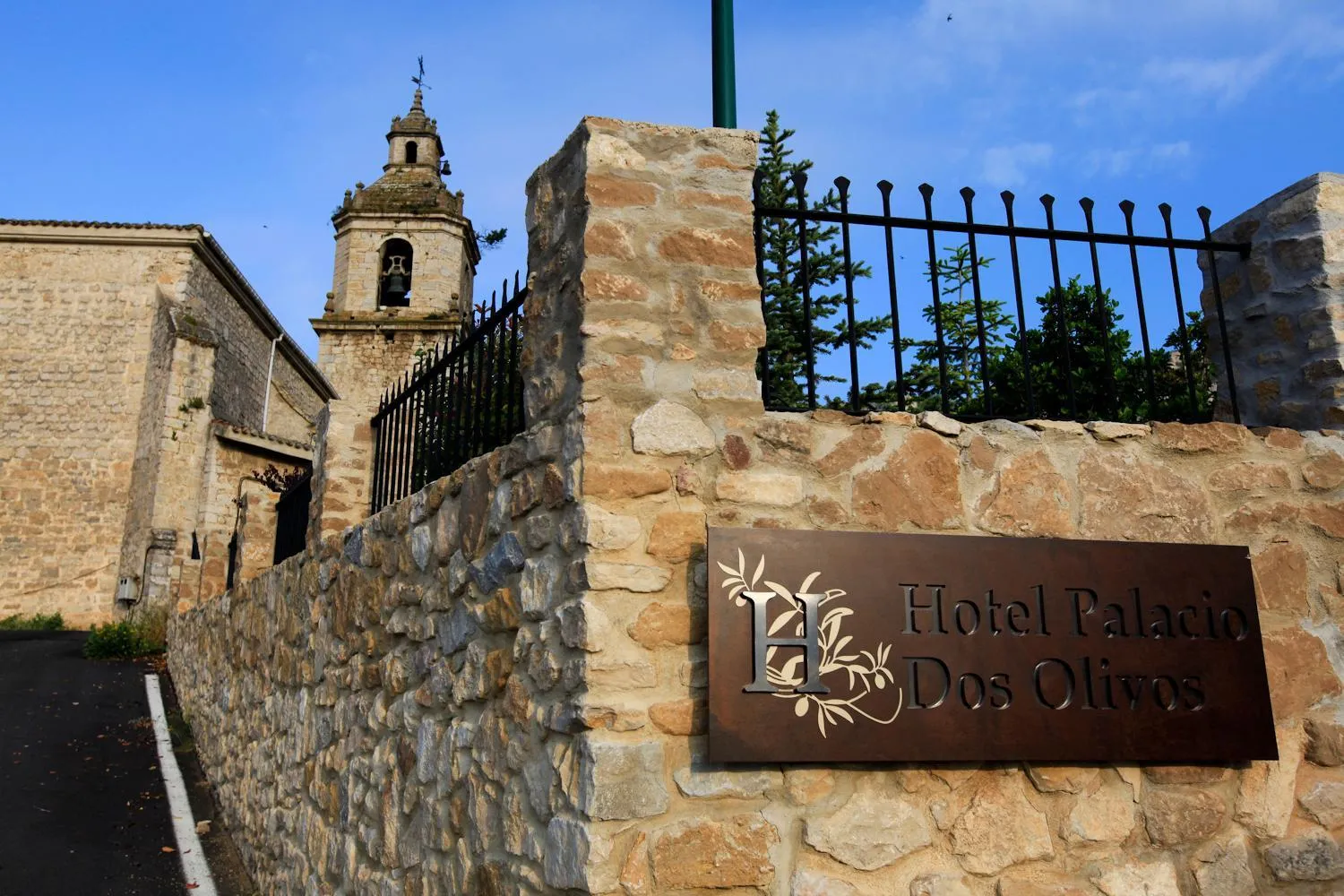 Property building in Hotel Palacio Dos Olivos