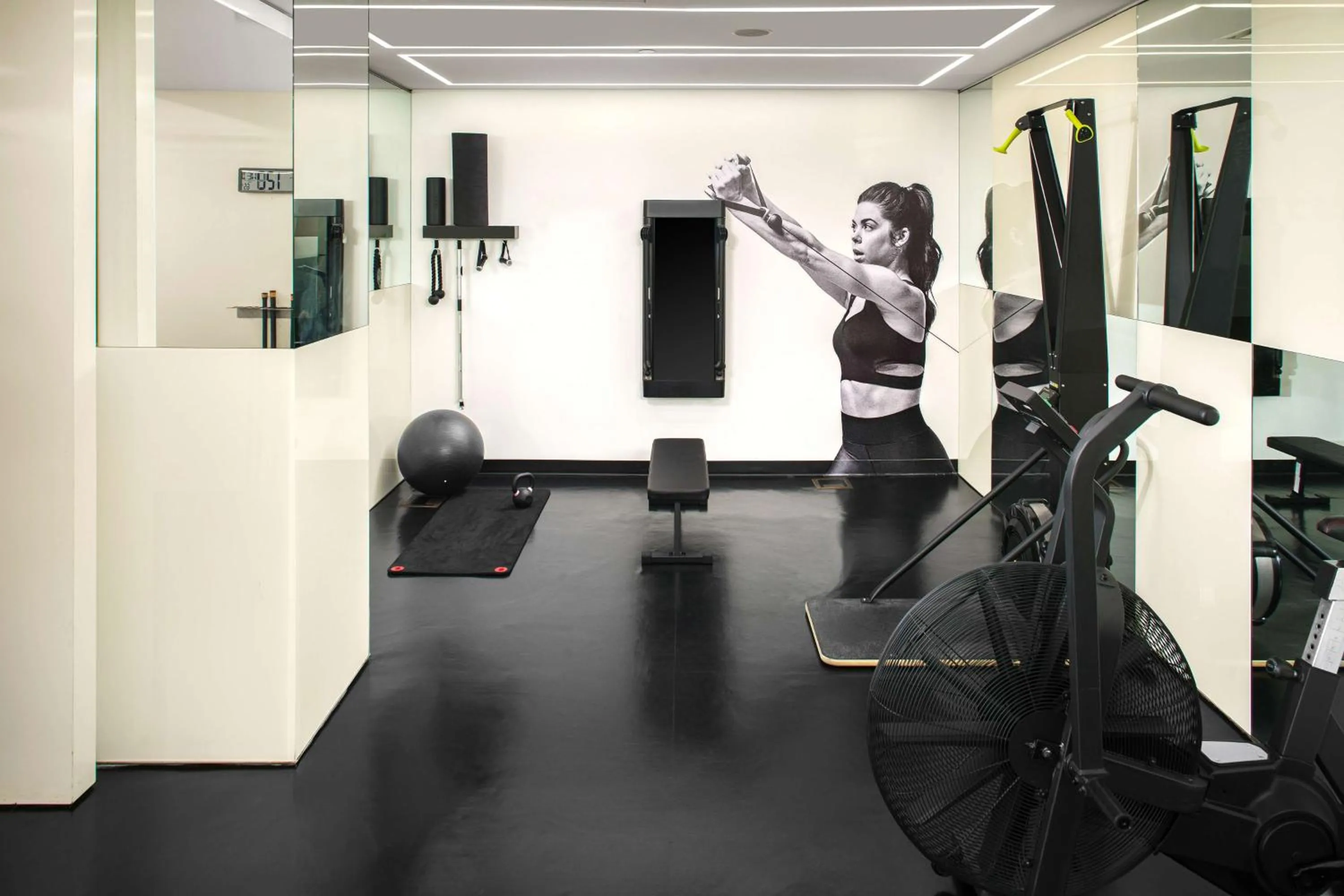Fitness centre/facilities in Andaz 5th Avenue, By Hyatt