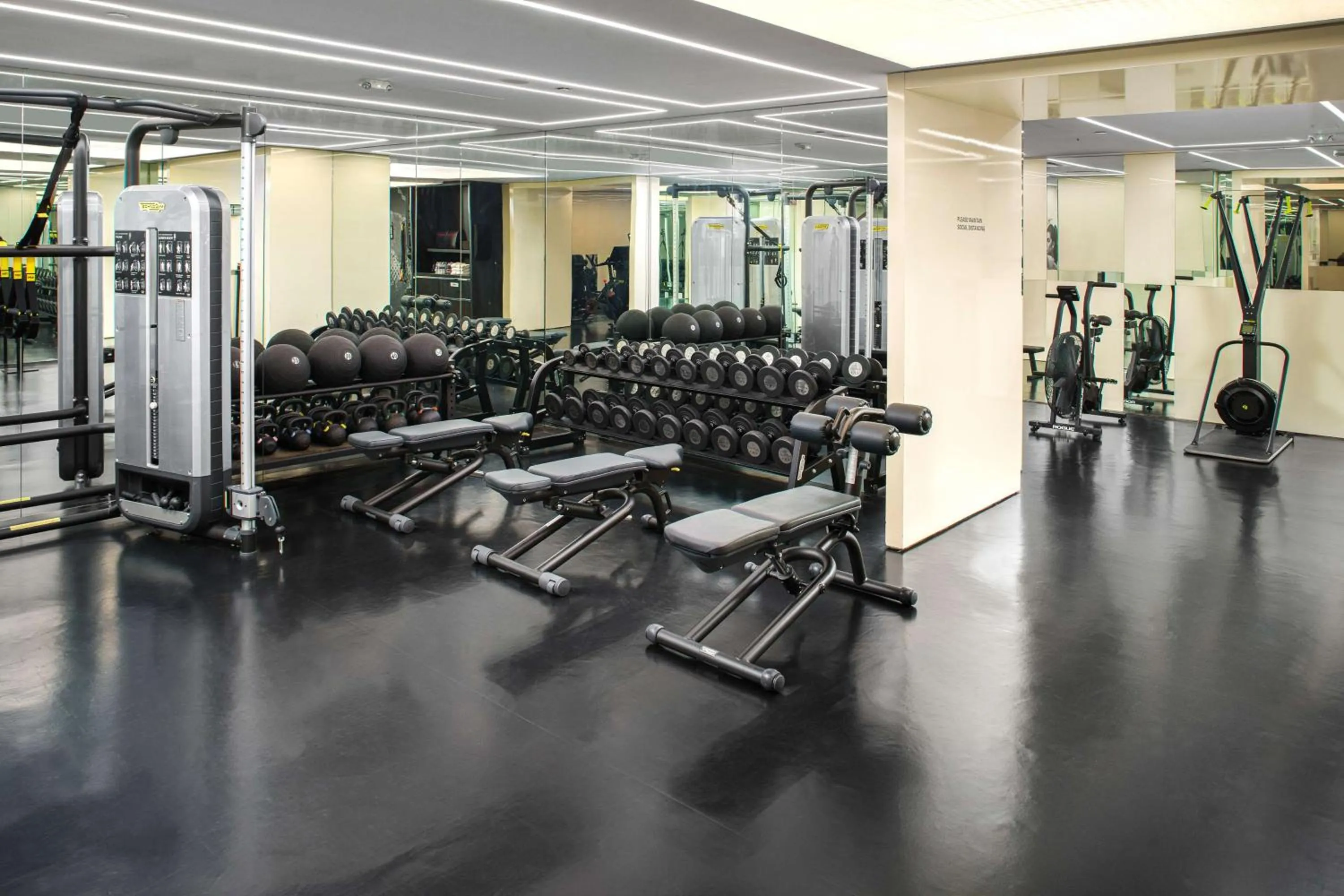 Fitness centre/facilities in Andaz 5th Avenue, By Hyatt