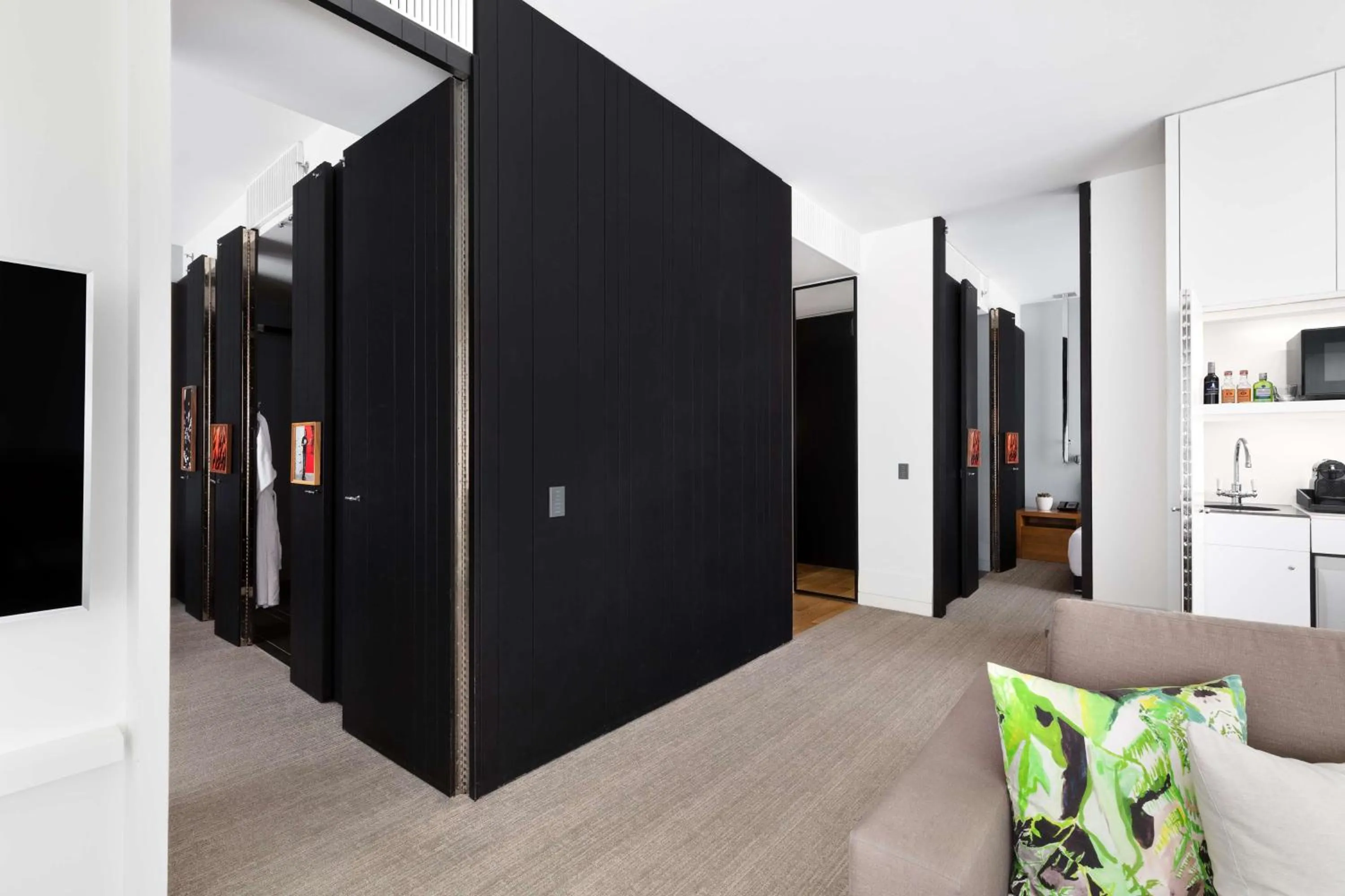 TV and multimedia in Andaz 5th Avenue, By Hyatt