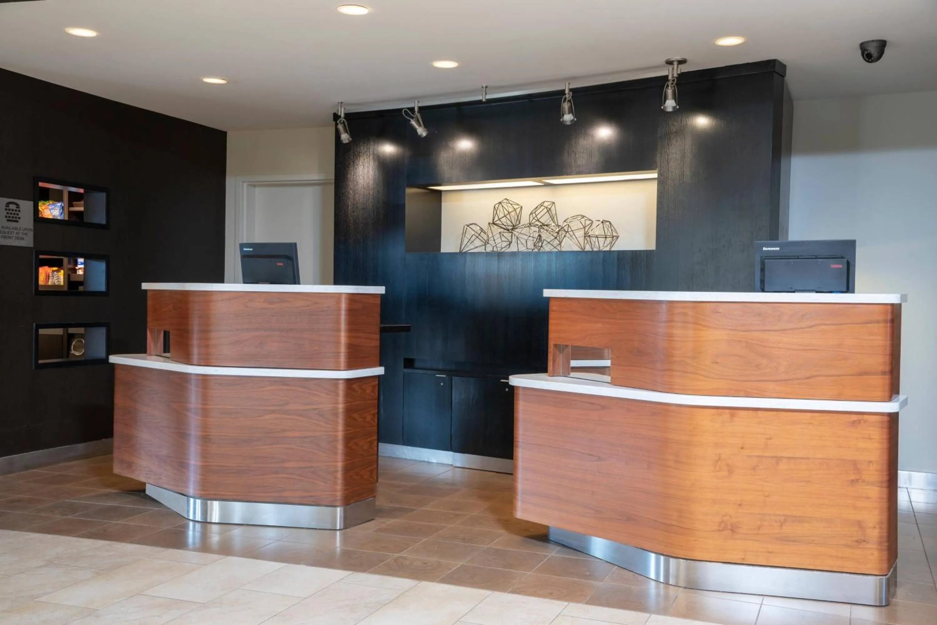 Lobby or reception in Courtyard Milwaukee Airport