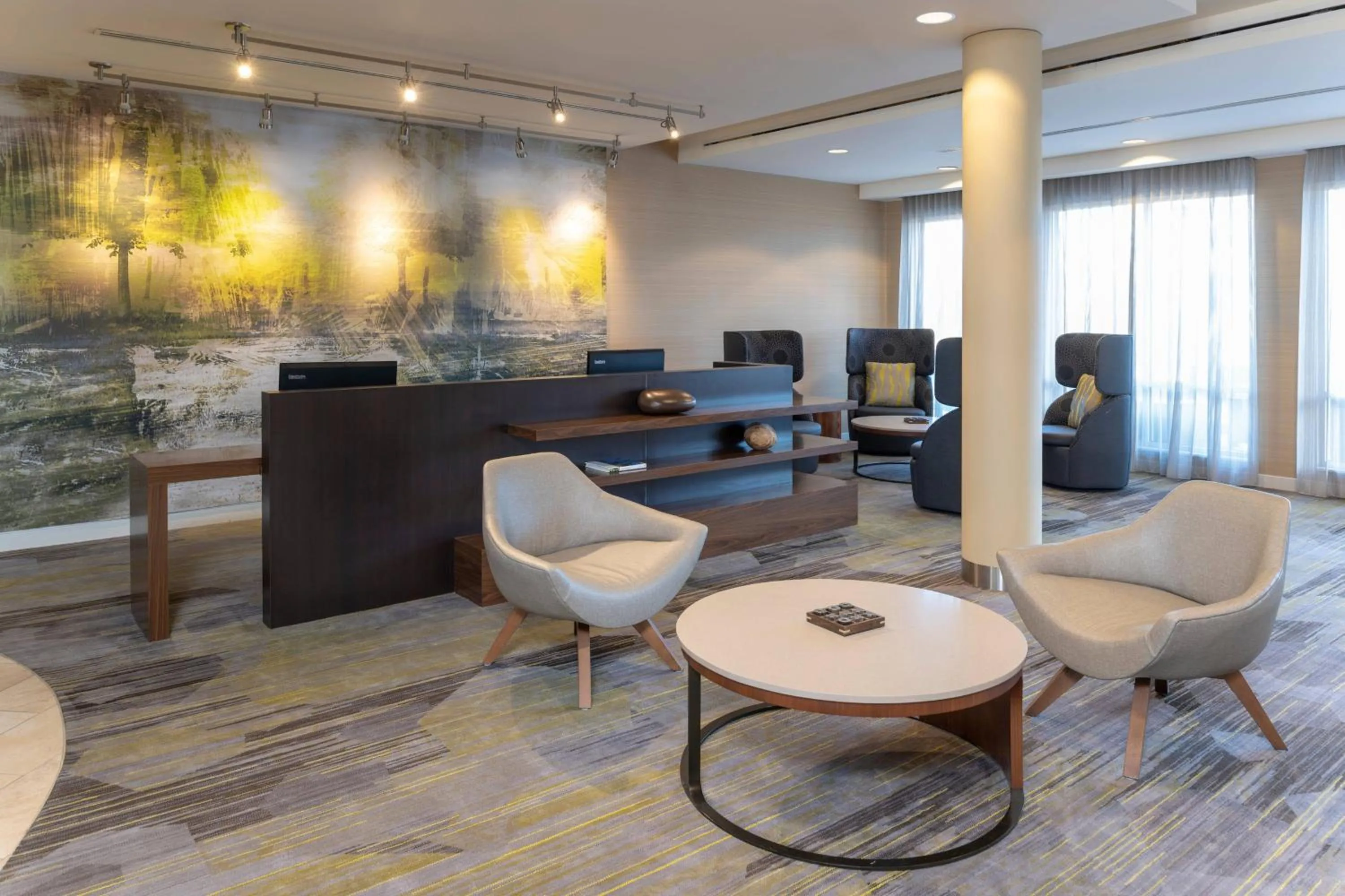 Lobby or reception in Courtyard Milwaukee Airport