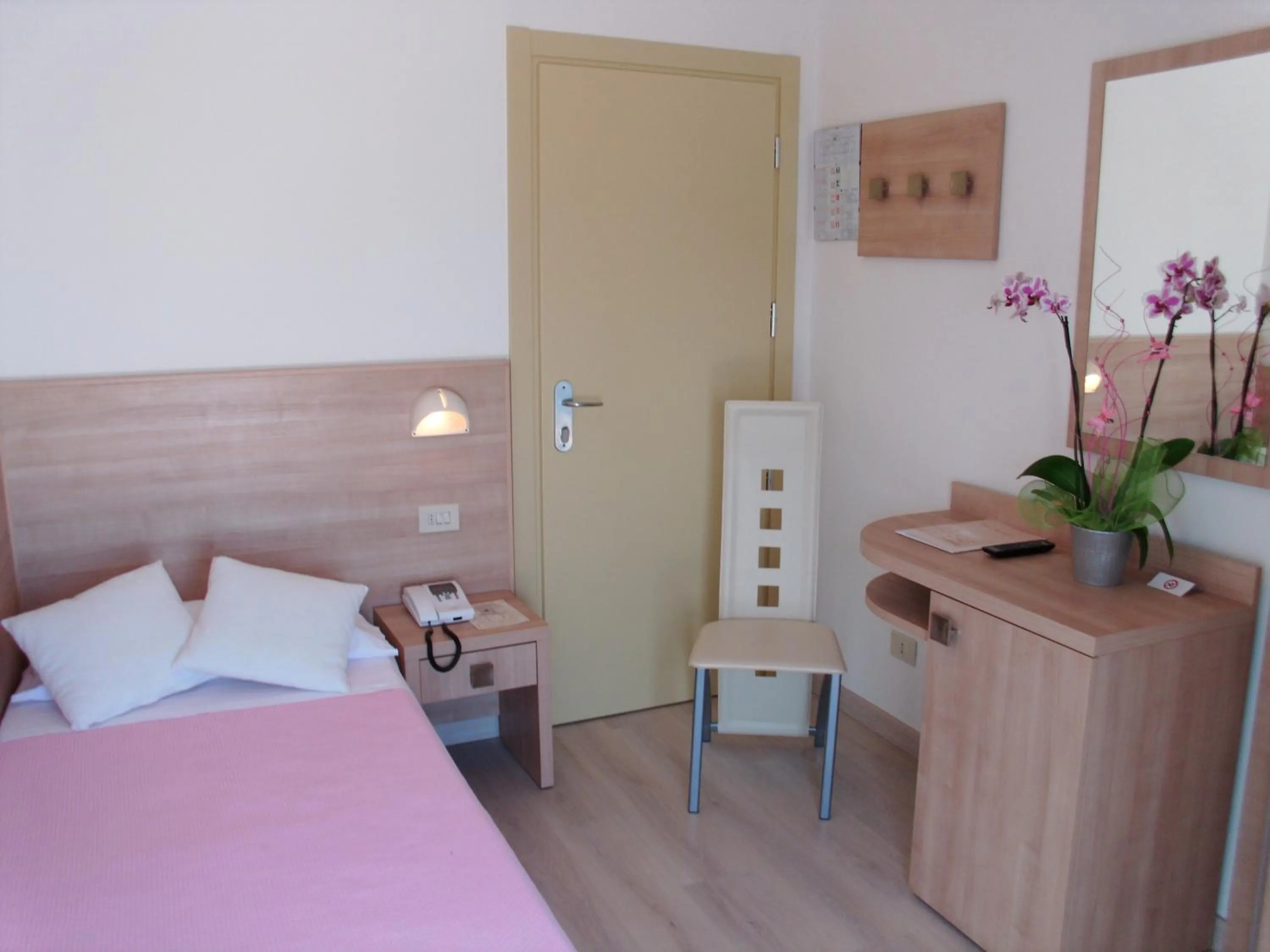 Bedroom, Bed in Hotel Sahara