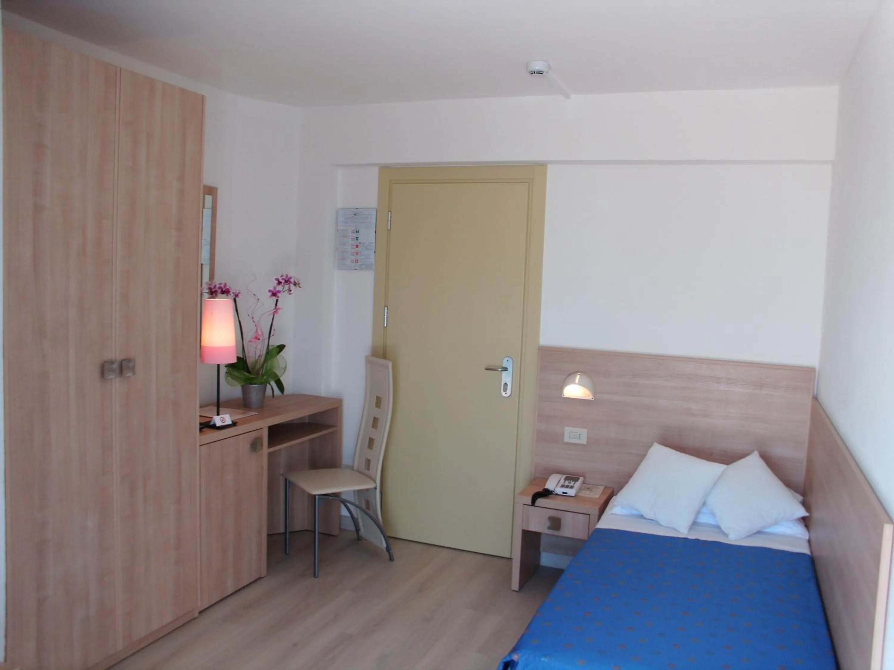 Photo of the whole room, Bed in Hotel Sahara