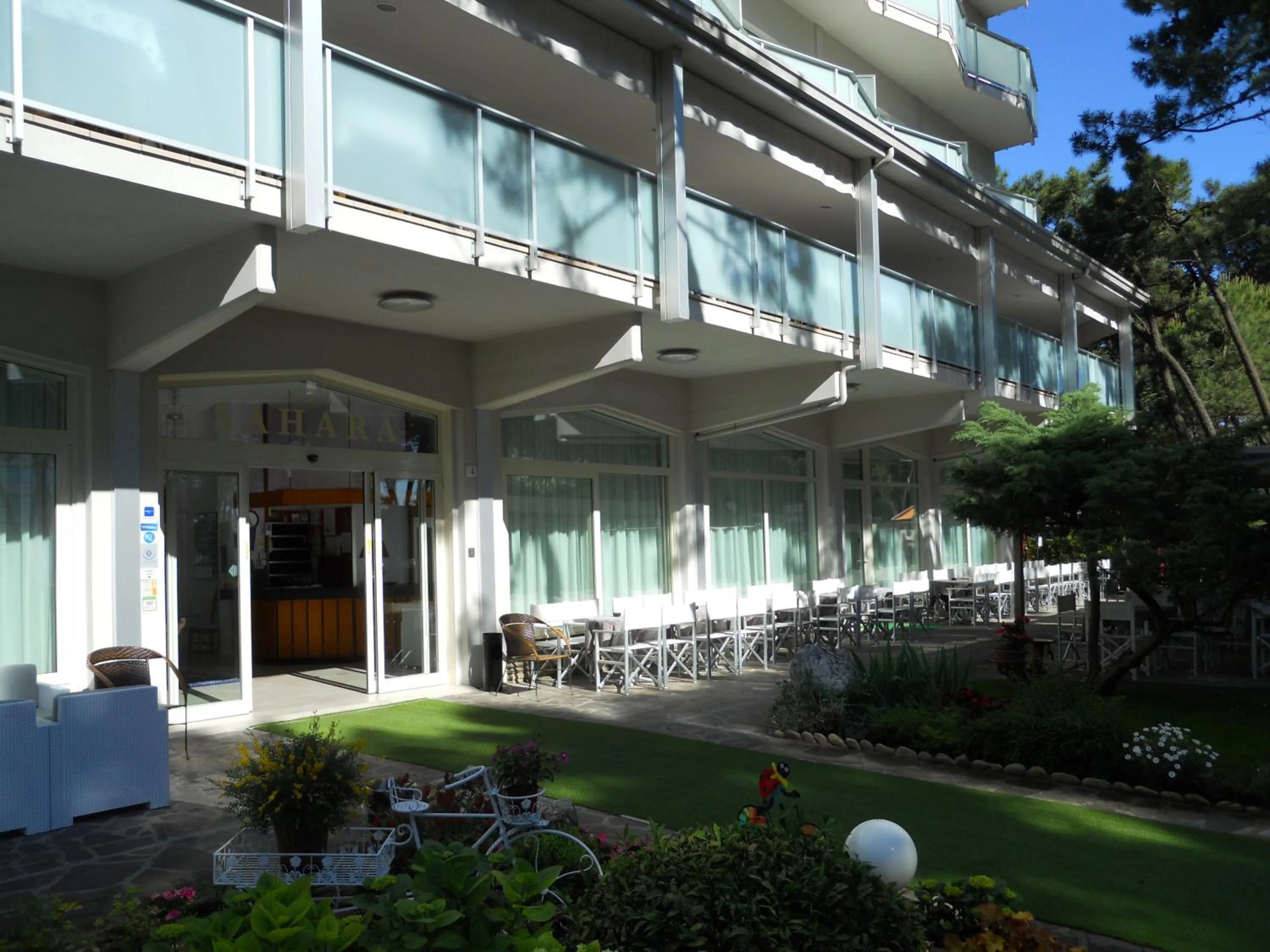 Facade/entrance in Hotel Sahara