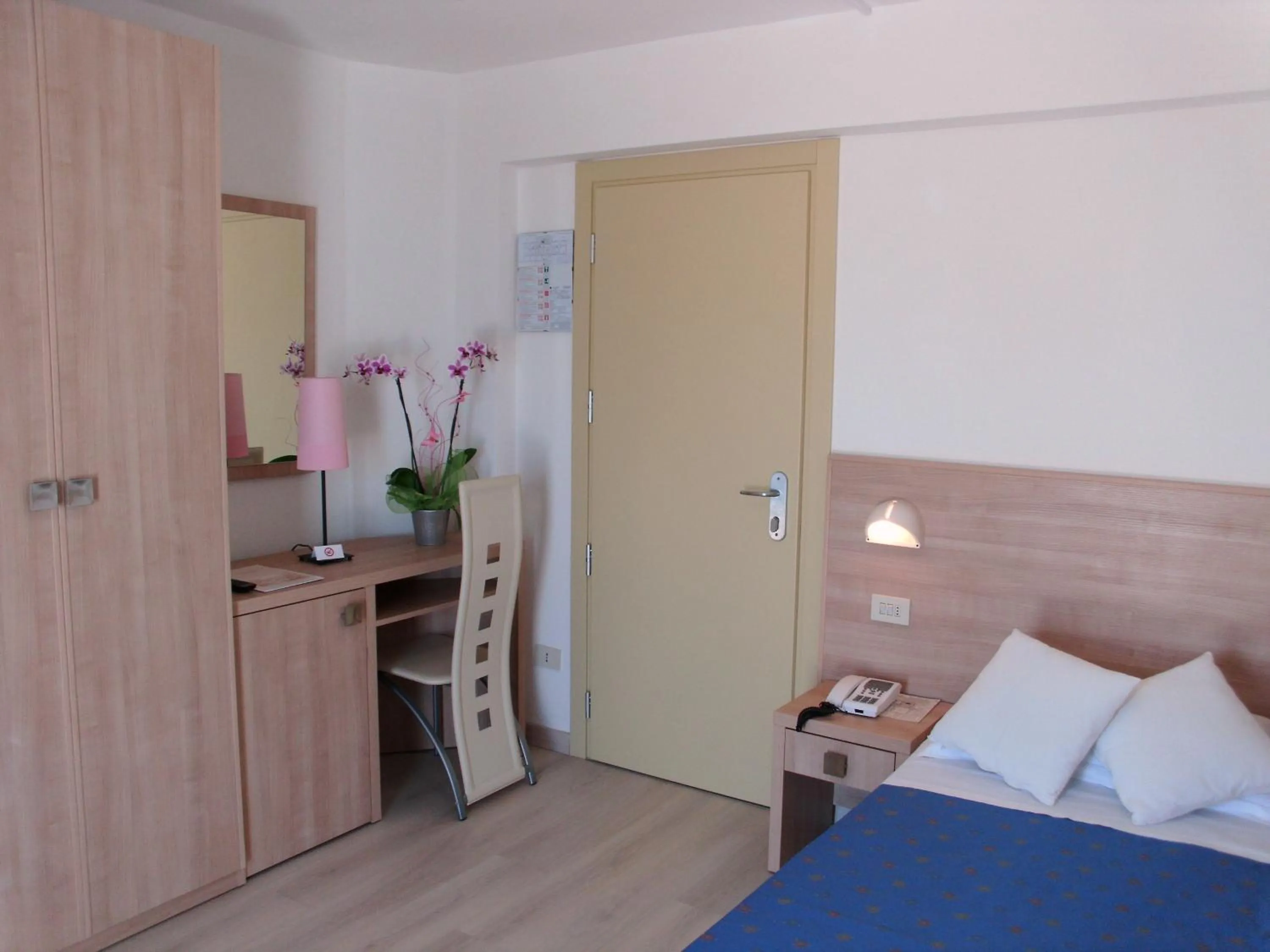 Bedroom, Bed in Hotel Sahara