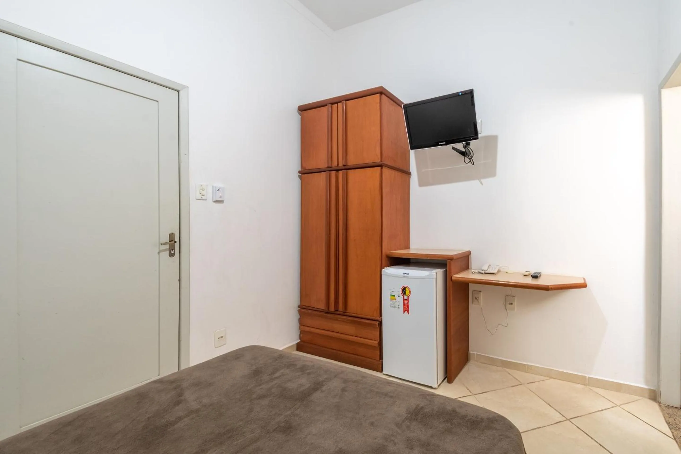 TV and multimedia in OYO Residencial Itacuruçá Apart Hotel, Mangaratiba