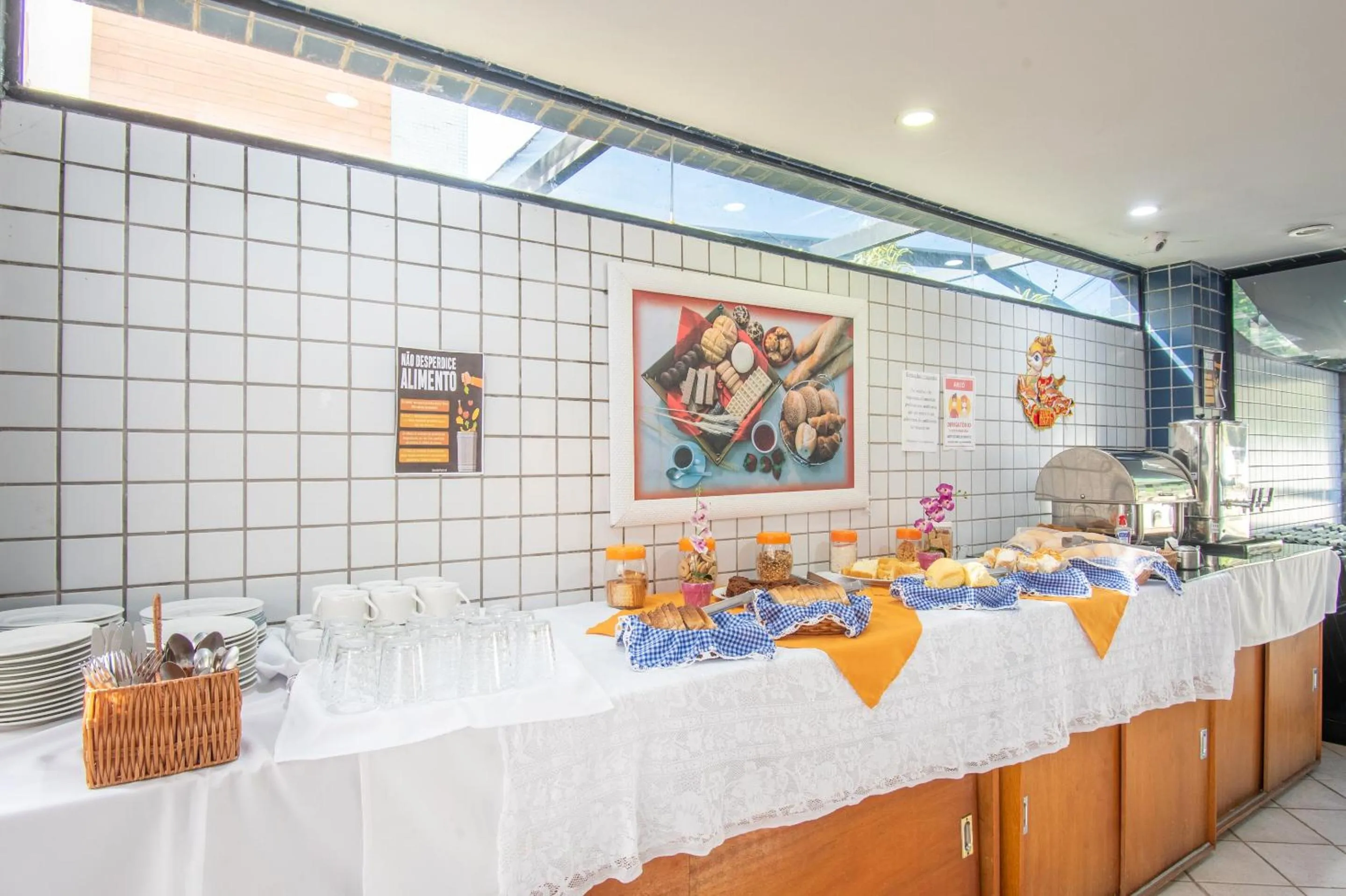 Dining area in OYO Residencial Itacuruçá Apart Hotel, Mangaratiba