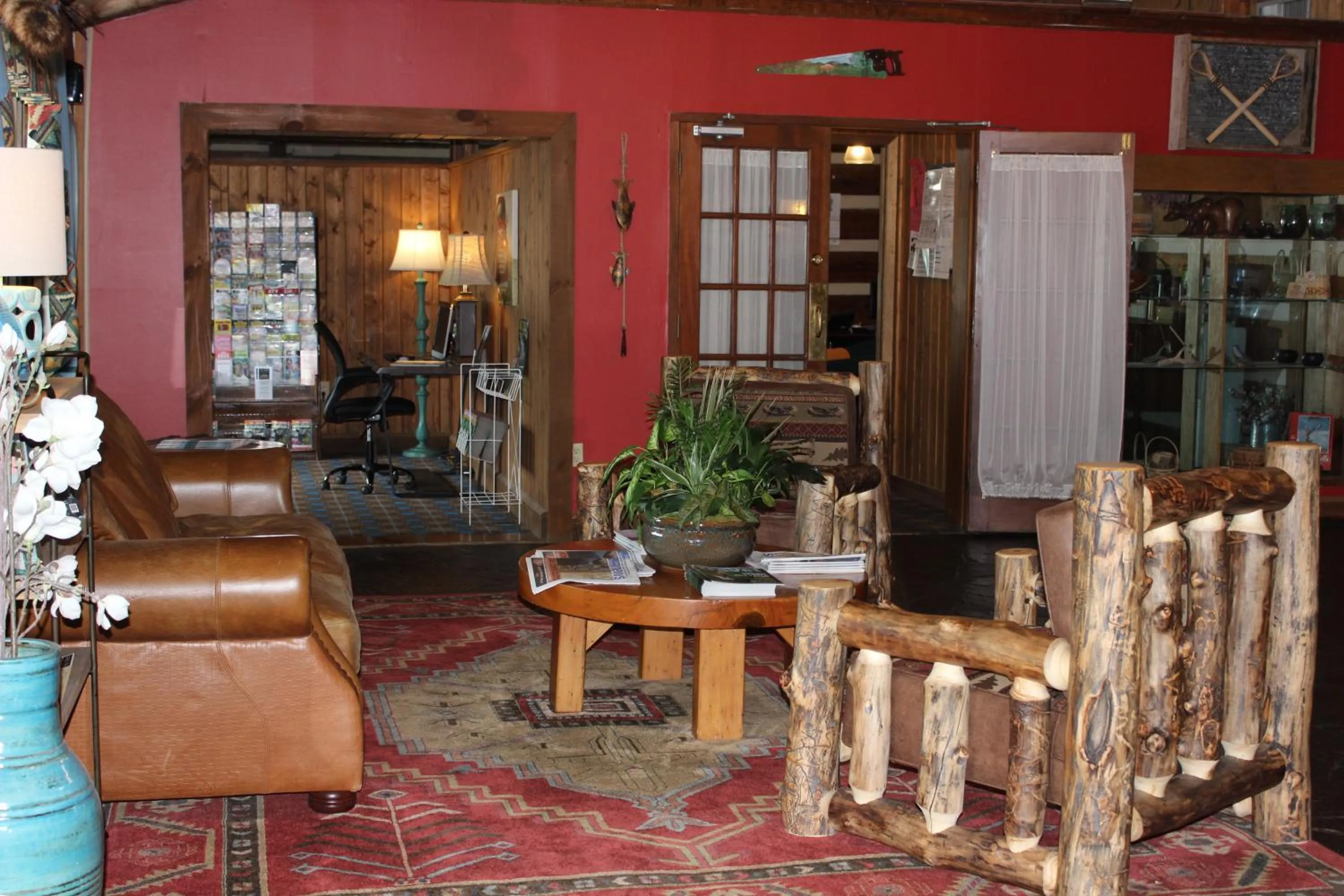 Lobby or reception in Great Smokies Inn - Cherokee