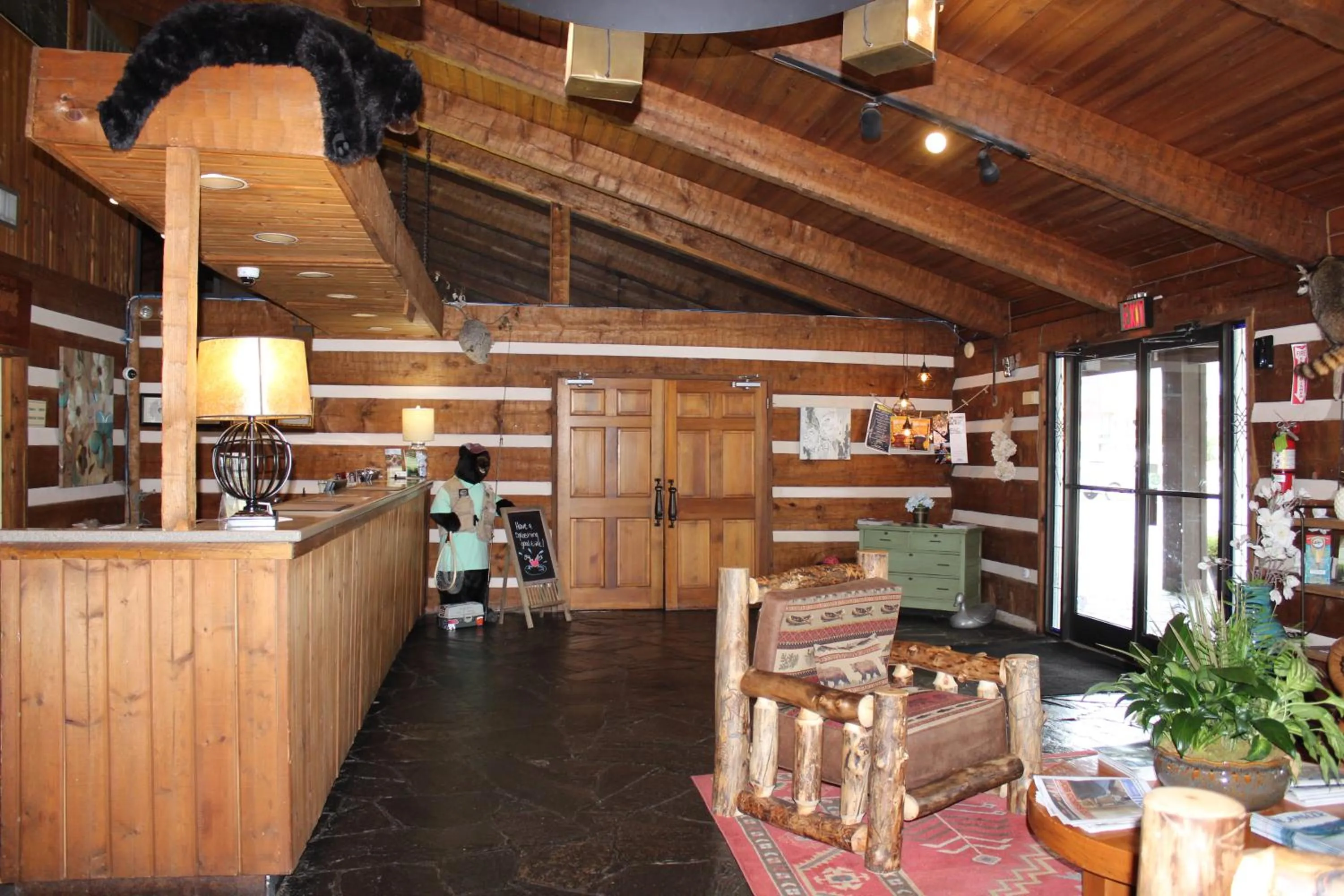 Lobby or reception in Great Smokies Inn - Cherokee