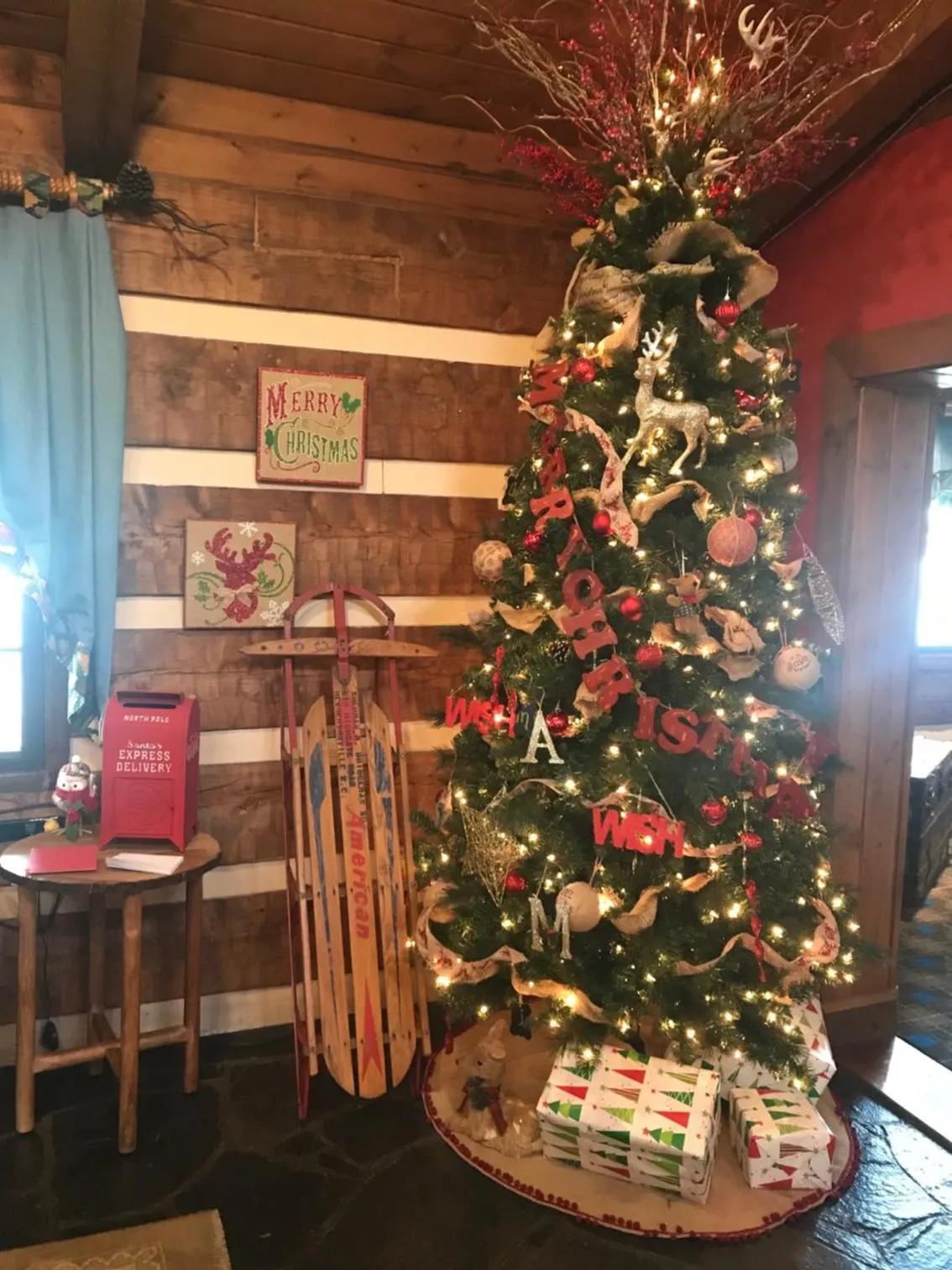 Lobby or reception in Great Smokies Inn - Cherokee