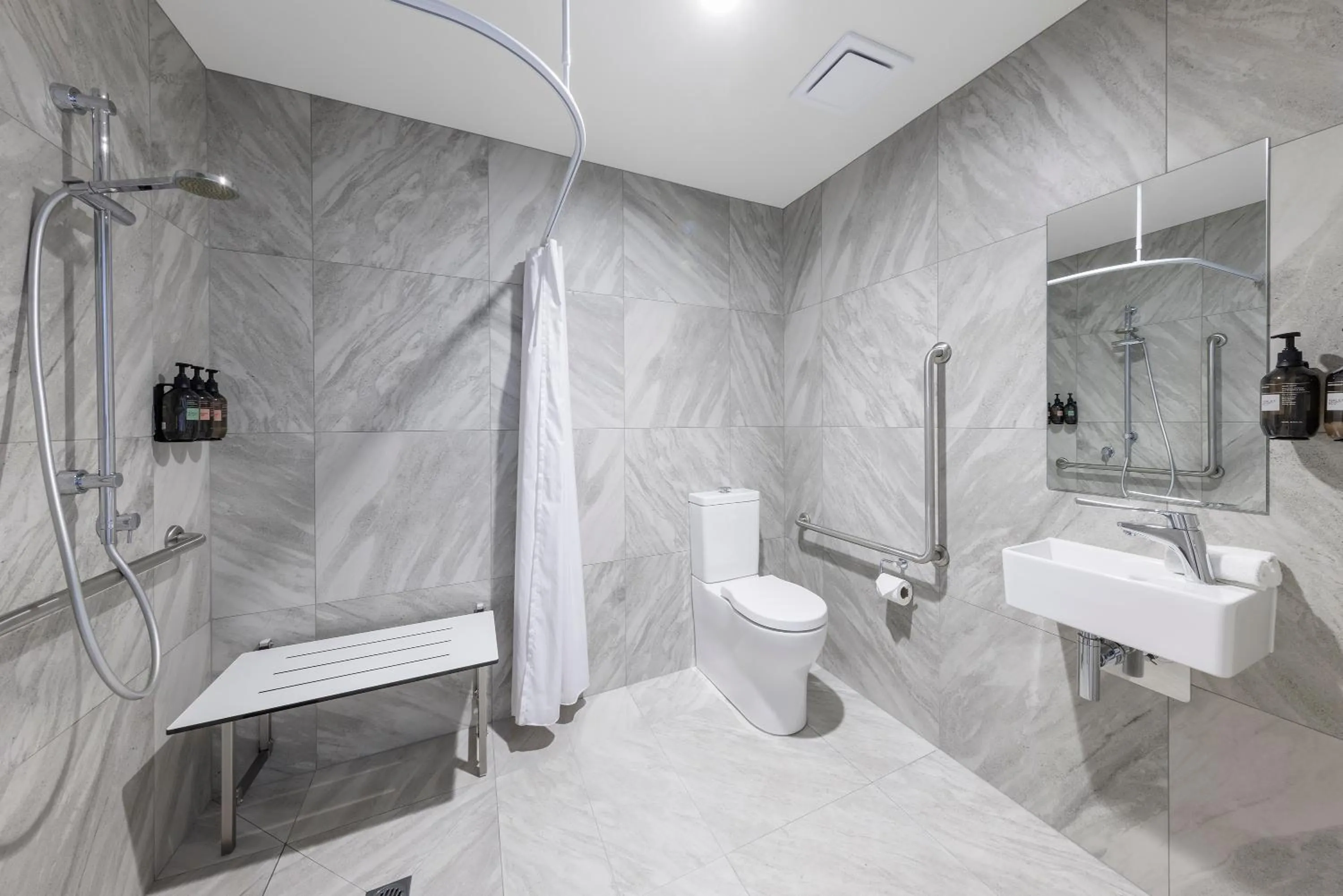 Bathroom in Hidden Lake Hotel & Apartments