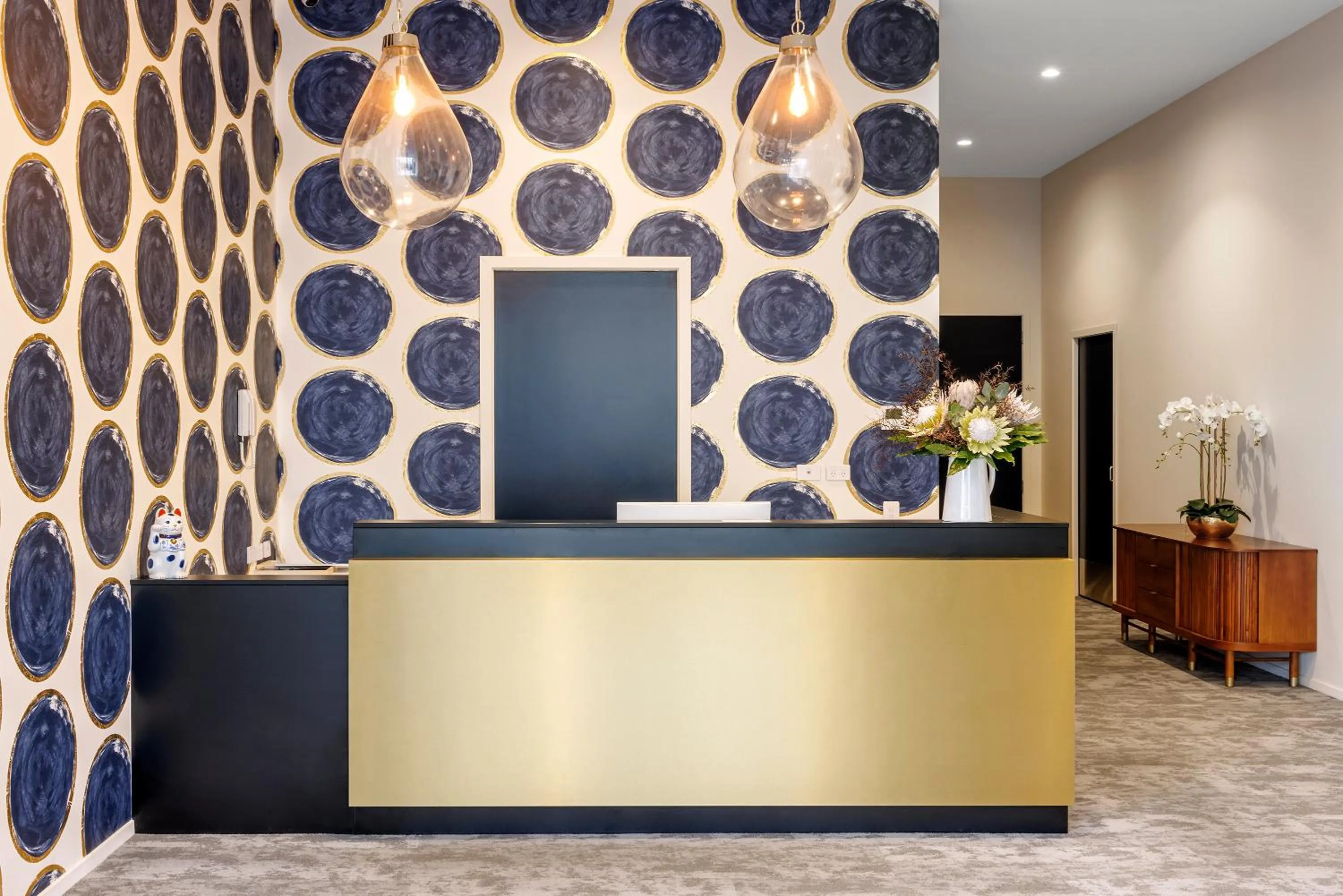 Lobby or reception in Hidden Lake Hotel & Apartments