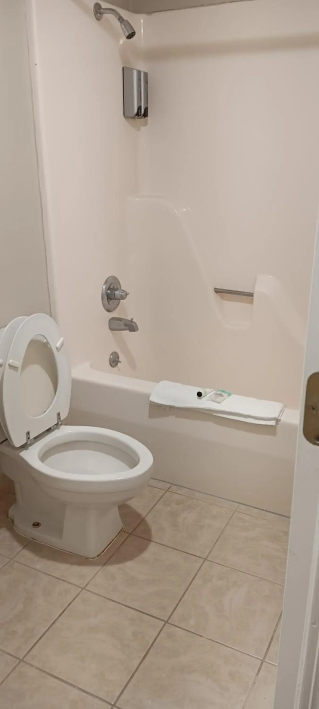 King Suite in Americana Inn - Henderson King Suite in Americana Inn - Henderson