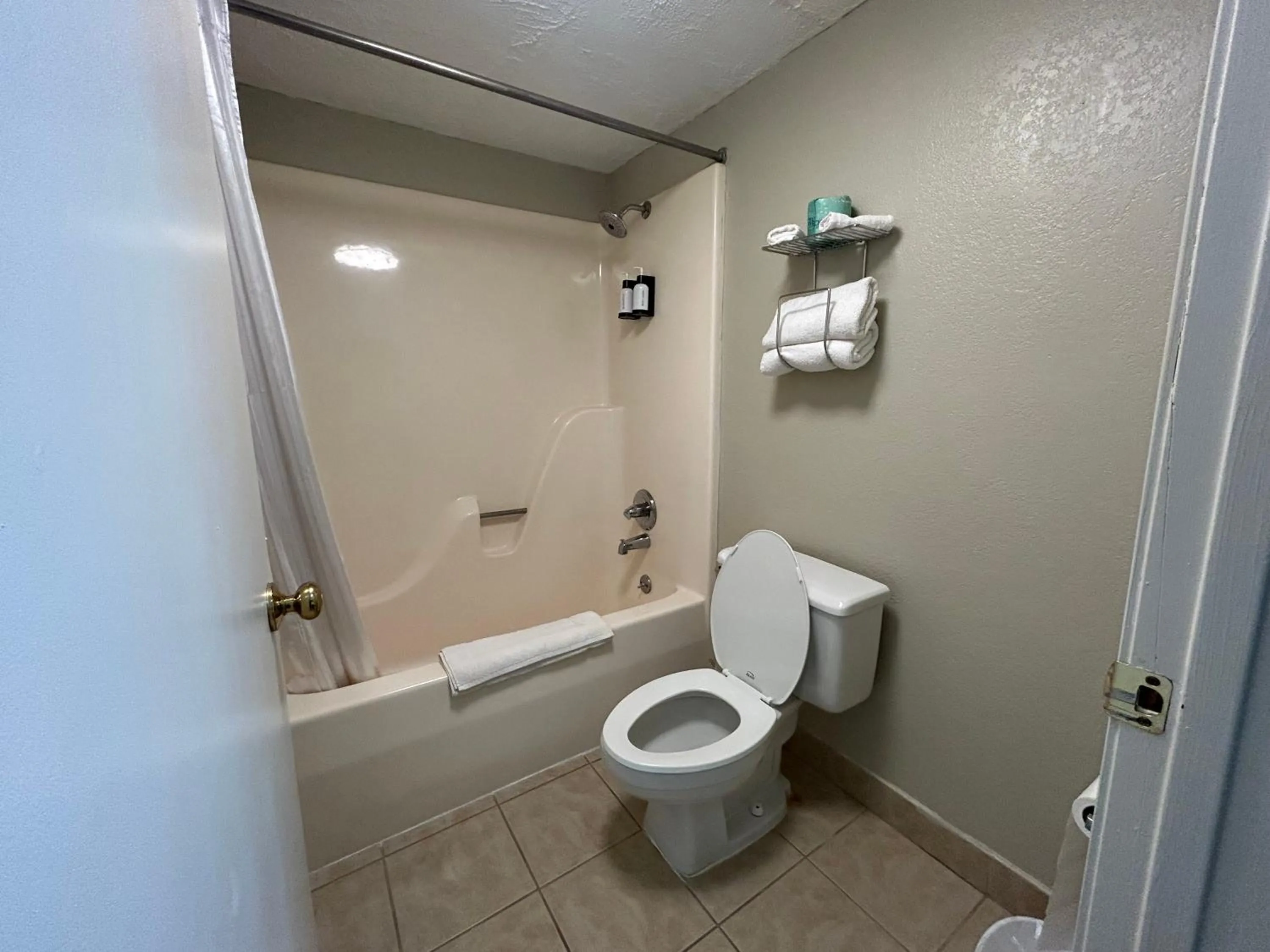 Shower in Americana Inn - Henderson