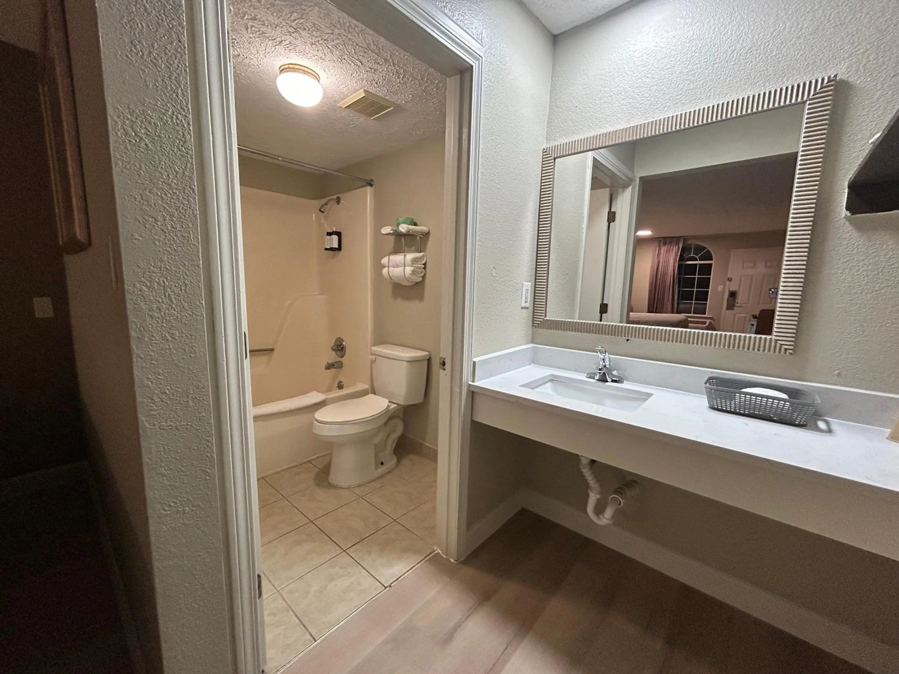 Shower in Americana Inn - Henderson