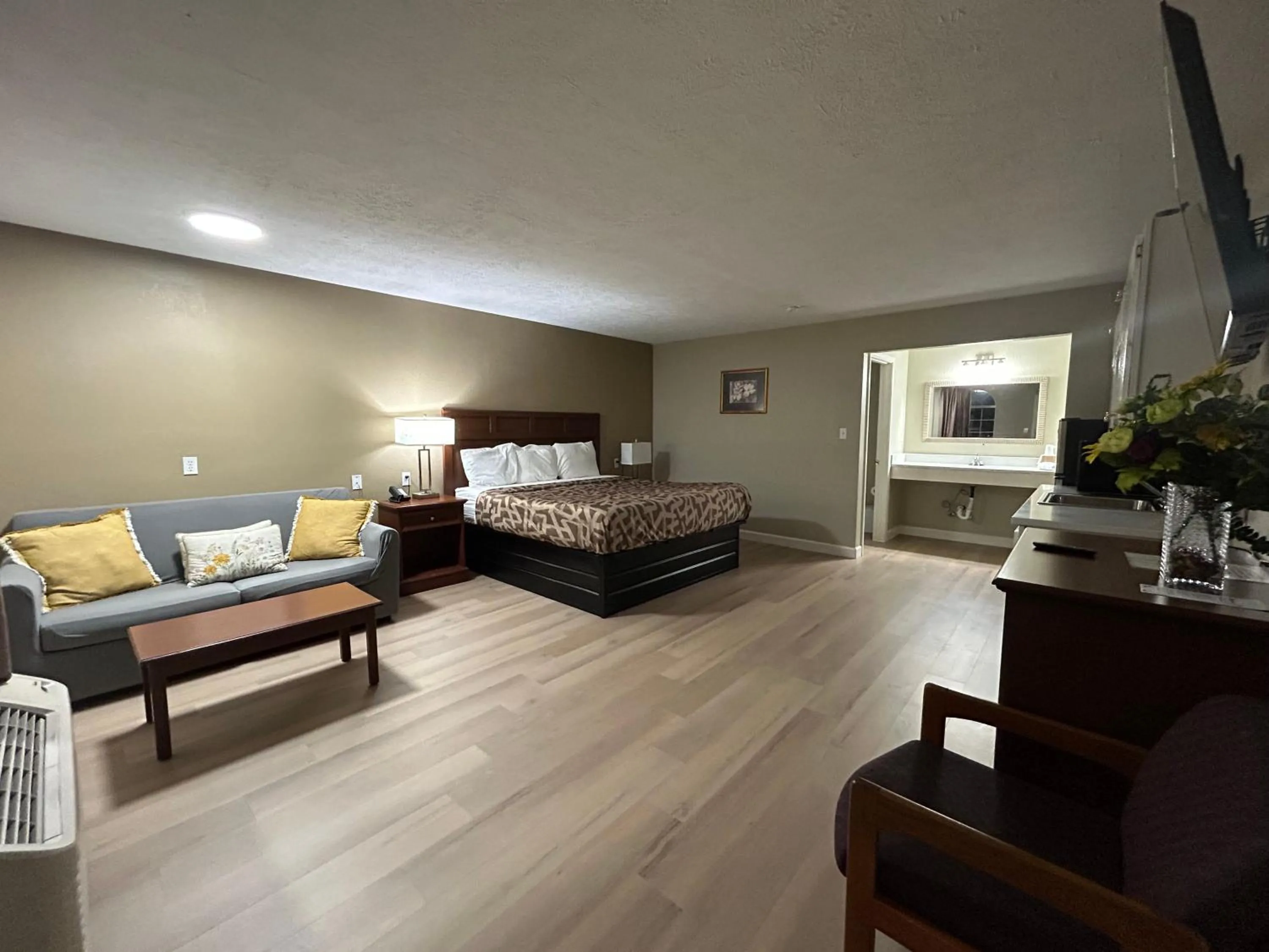 Bed in Americana Inn - Henderson