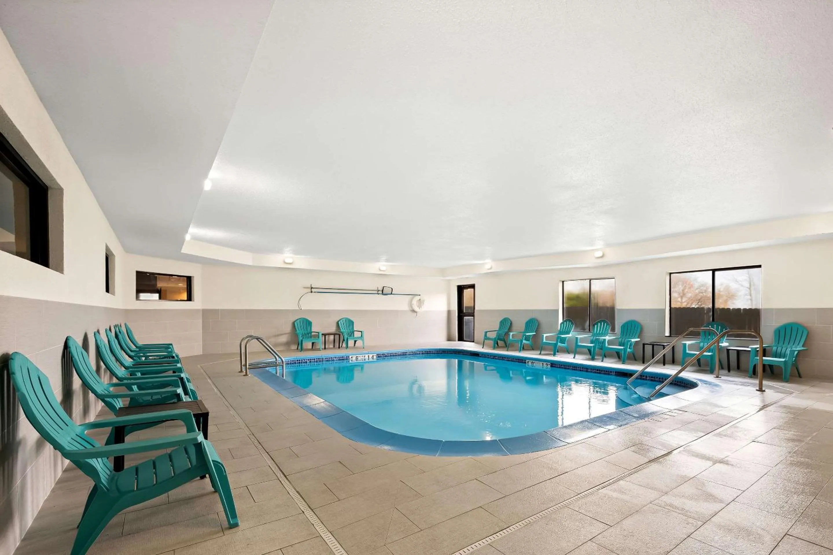 Swimming pool in Comfort Inn & Suites Decatur-Forsyth