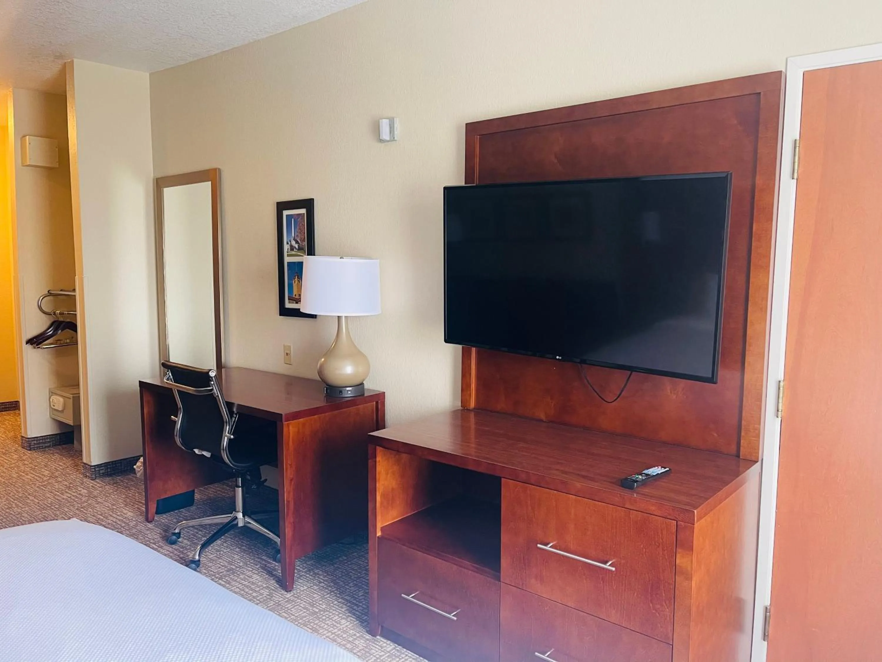 Bed in Comfort Inn & Suites Decatur-Forsyth