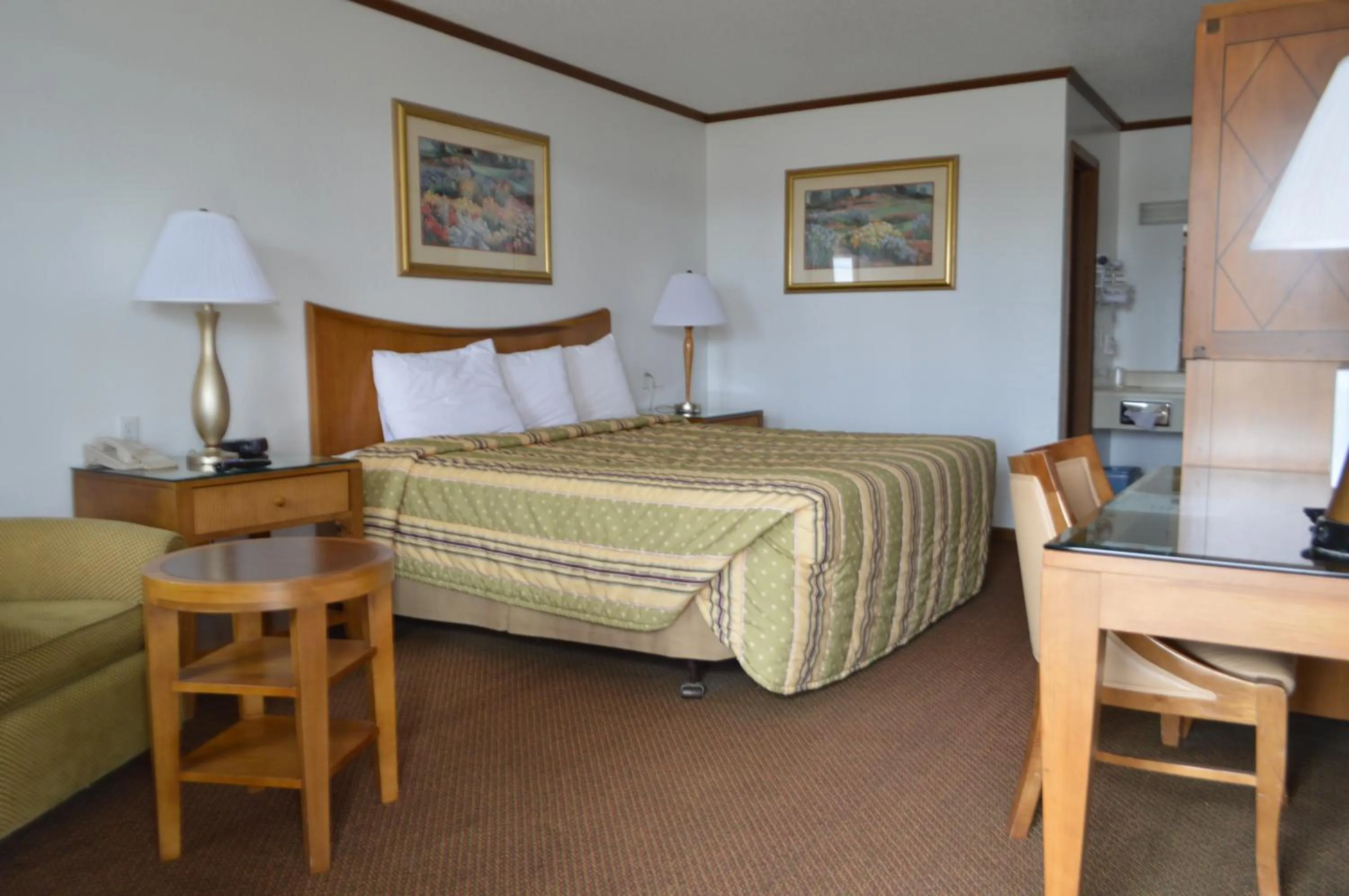 Bedroom, Bed in Night Inn