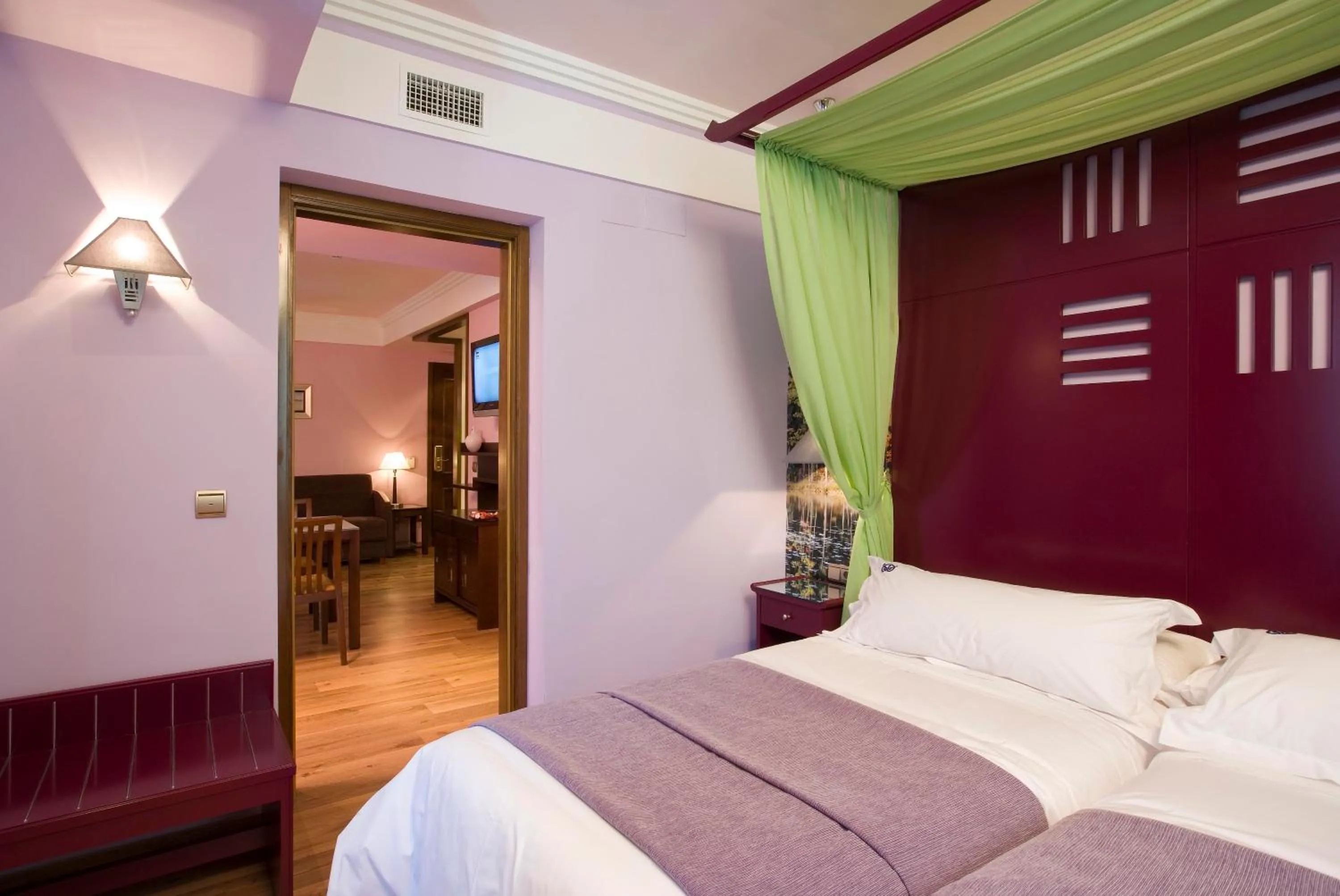 Bed in Suites Gran Vía 44