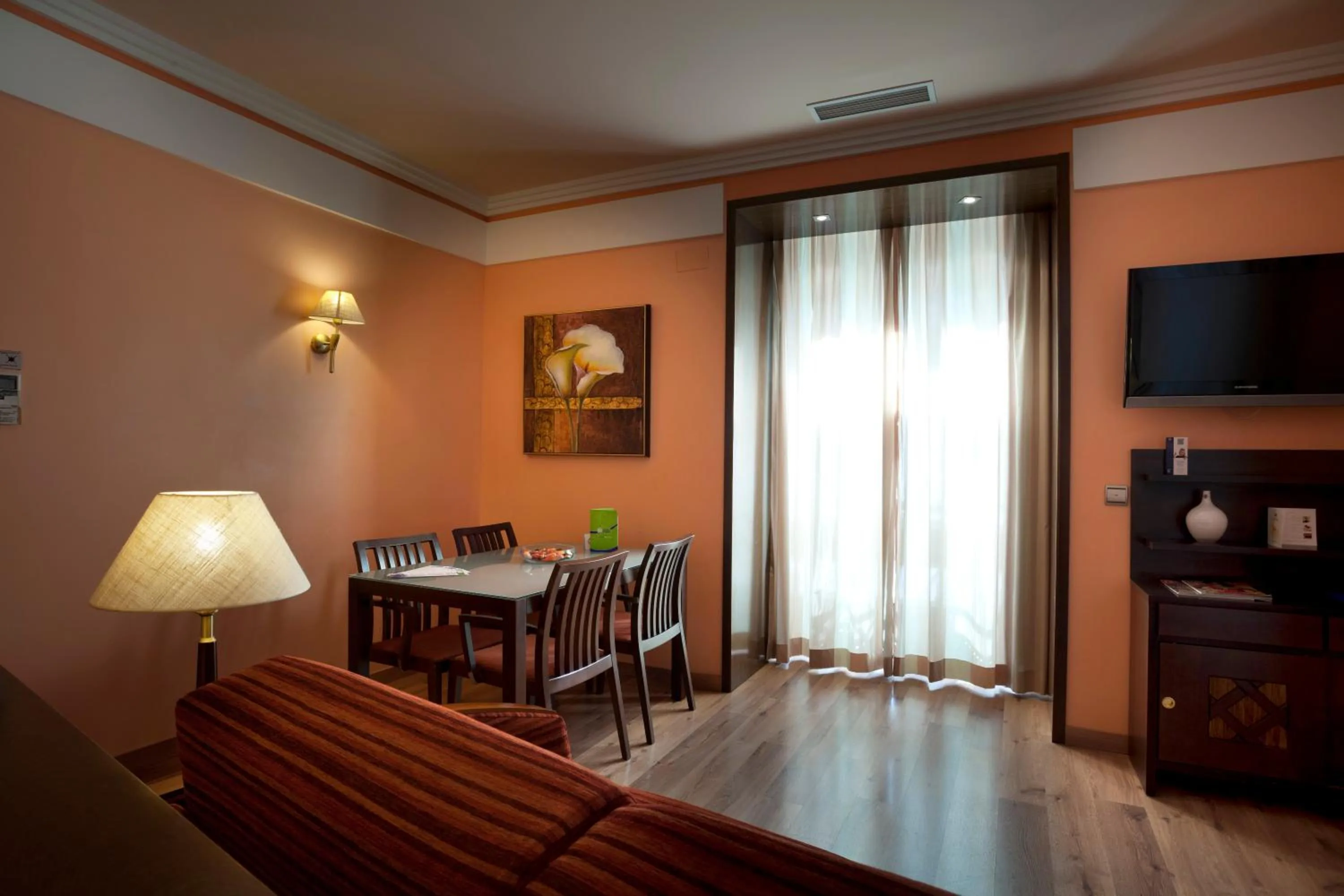 Living room in Suites Gran Vía 44