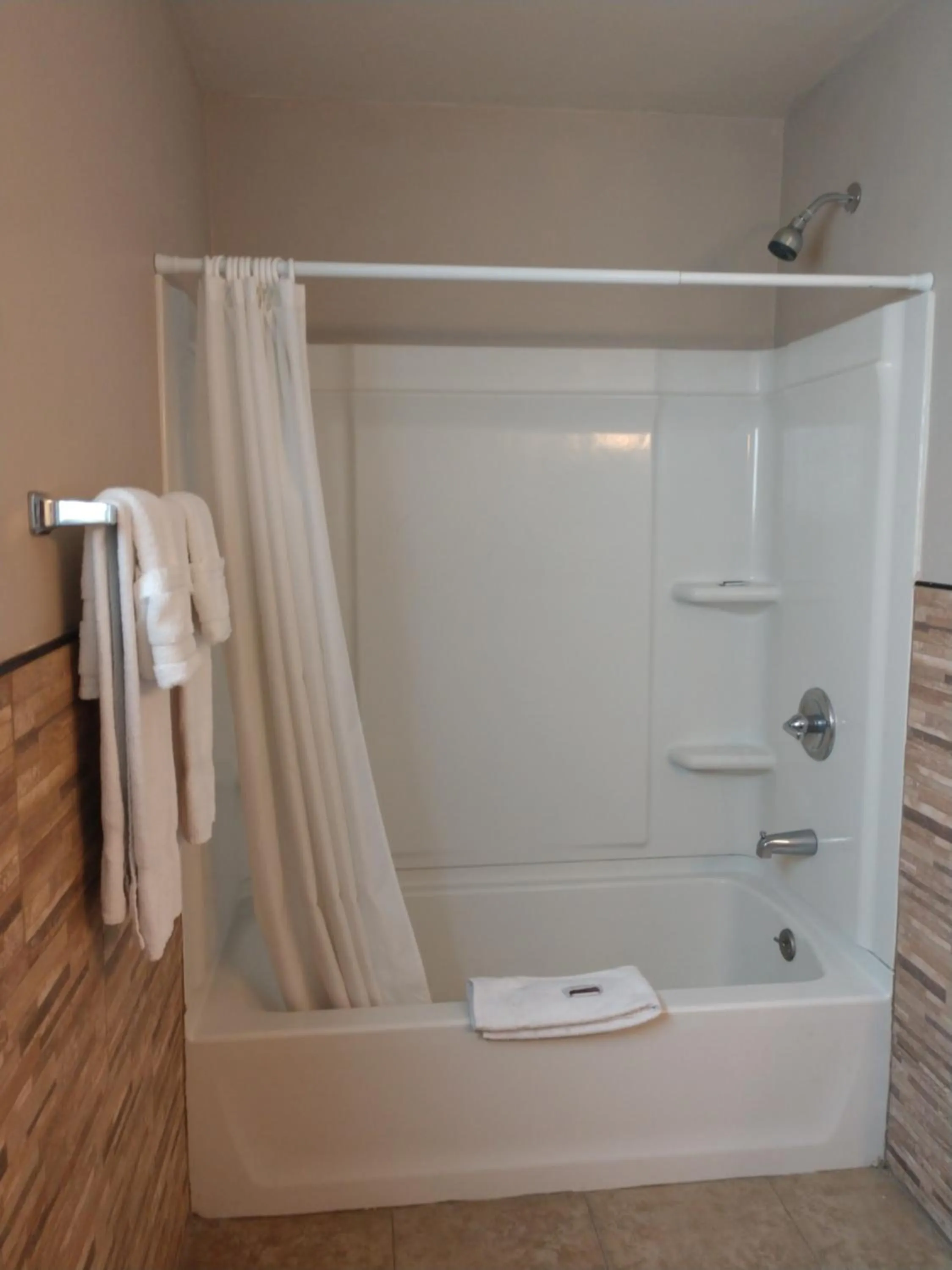 Bathroom in Bartlett Motel