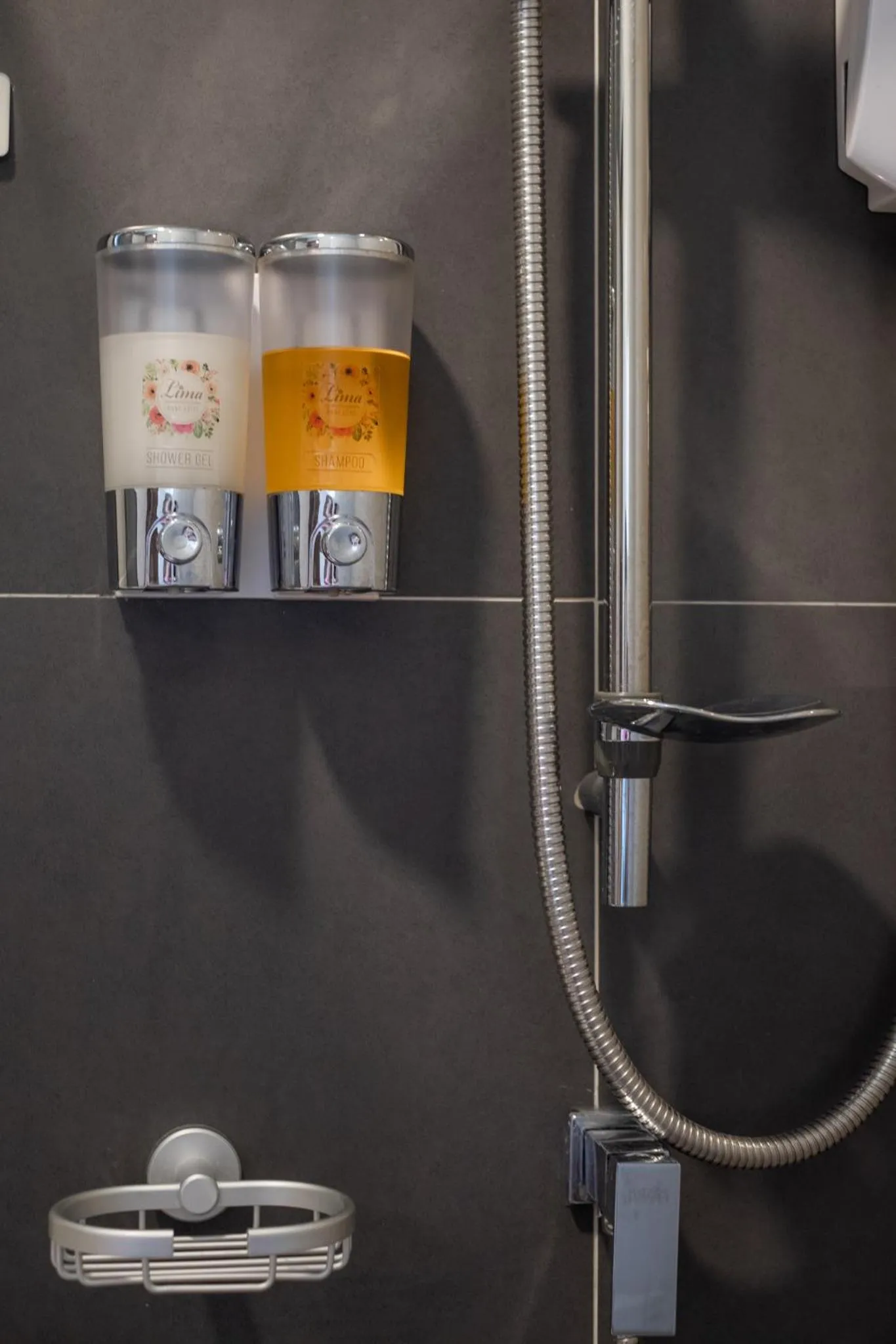 Shower in Lima Lanna Hotel