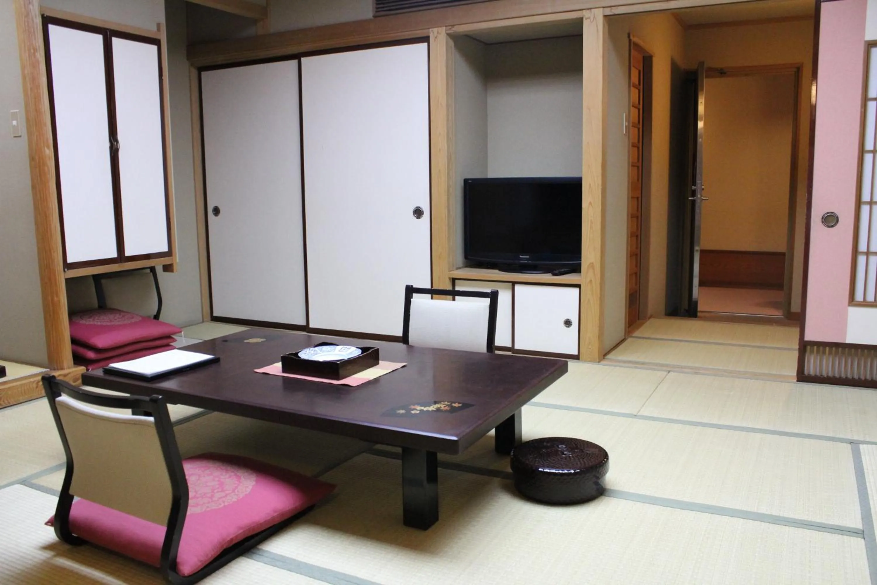 Photo of the whole room in Yanagiya