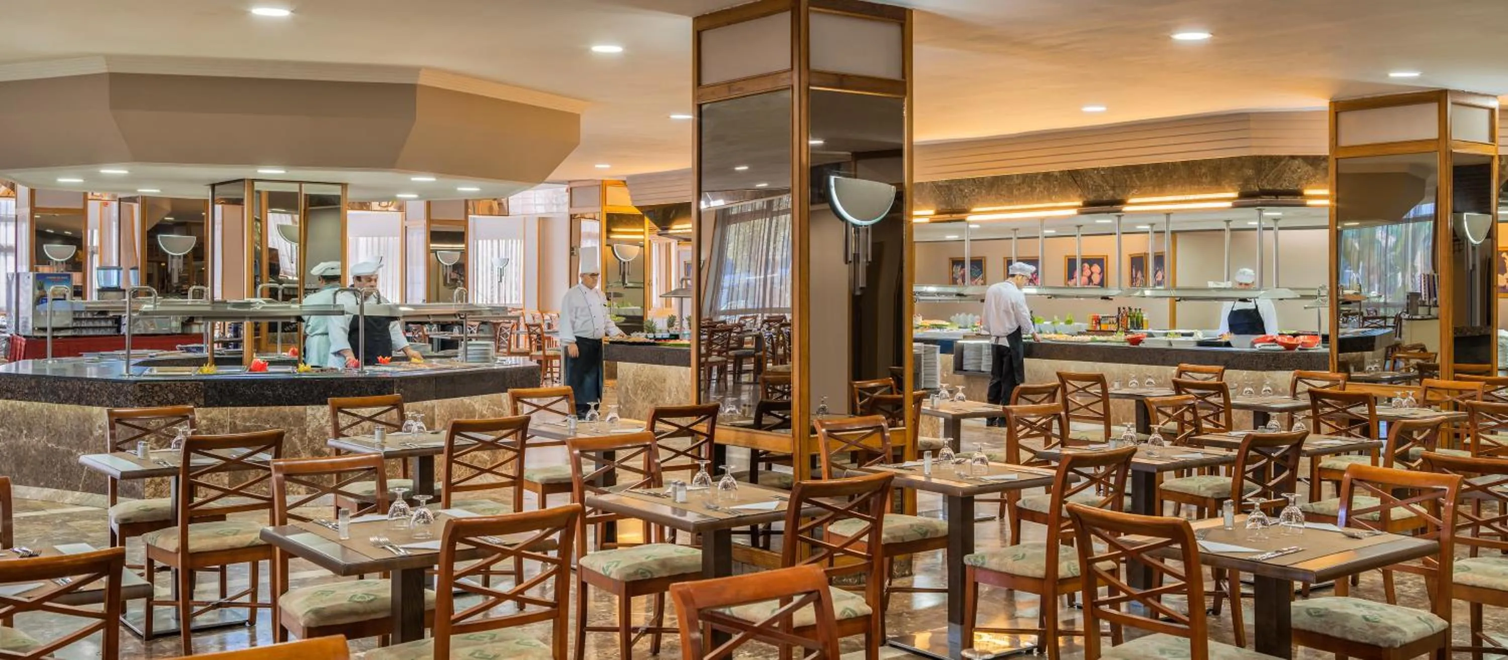 Buffet breakfast in Relaxia Beverly Park